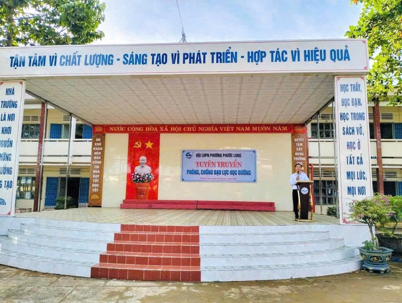 Hội LHPN phường Phước Long phối hợp truyền thông phòng, chống bạo lực học đường tại Trường THCS Thác Mơ