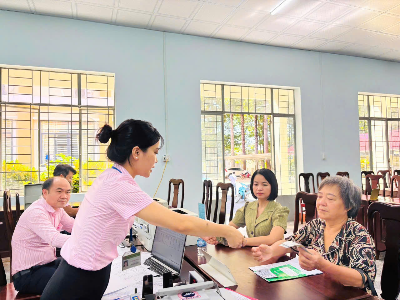 Hơn 1.100 lượt hộ nghèo và các đối tượng chính sách khác được vay vốn tín dụng ưu đãi tại Ngân hàng Chính sách xã hội Phước Long