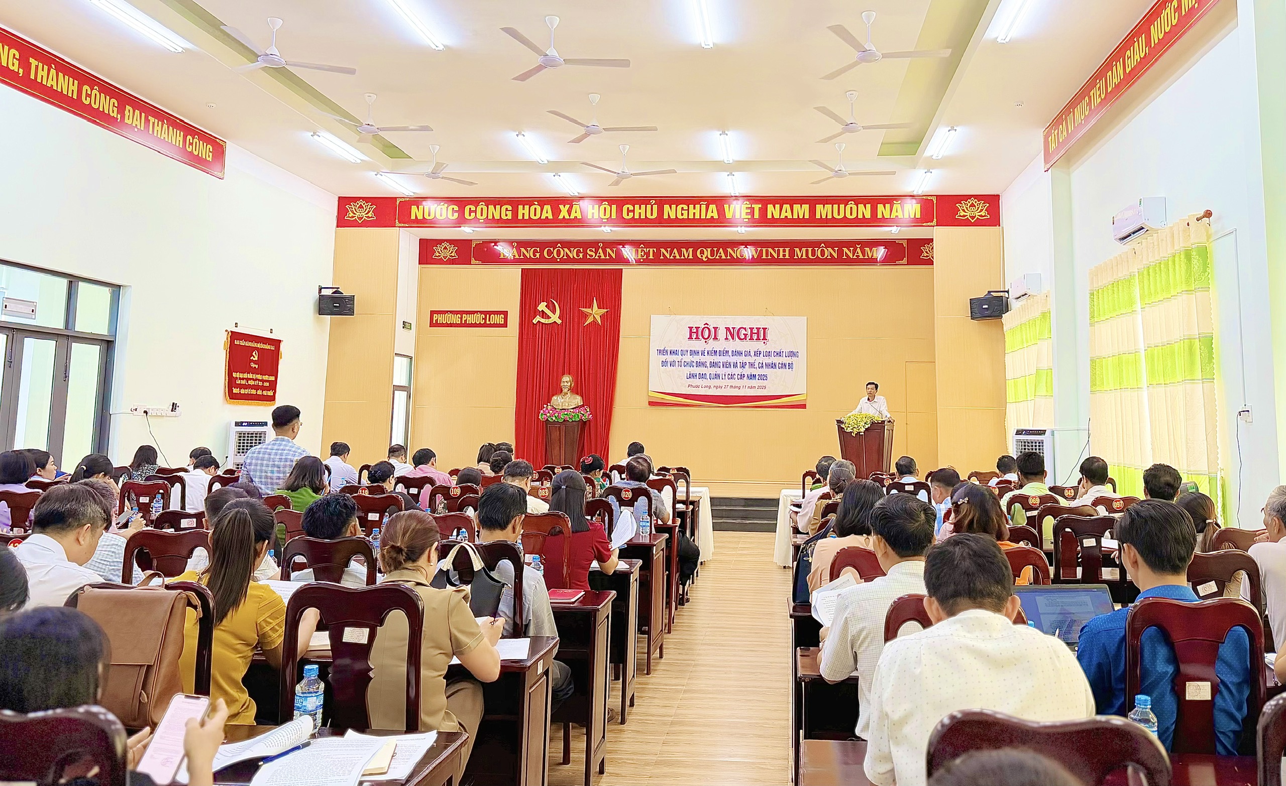 Đảng ủy phường Phước Long Hội nghị triển khai quy định về kiểm điểm, đánh giá, xếp loại chất lượng đối với tổ chức Đảng, đảng viên và tập thể cá nhân, cán bộ lãnh đạo quản lý các cấp năm 2025