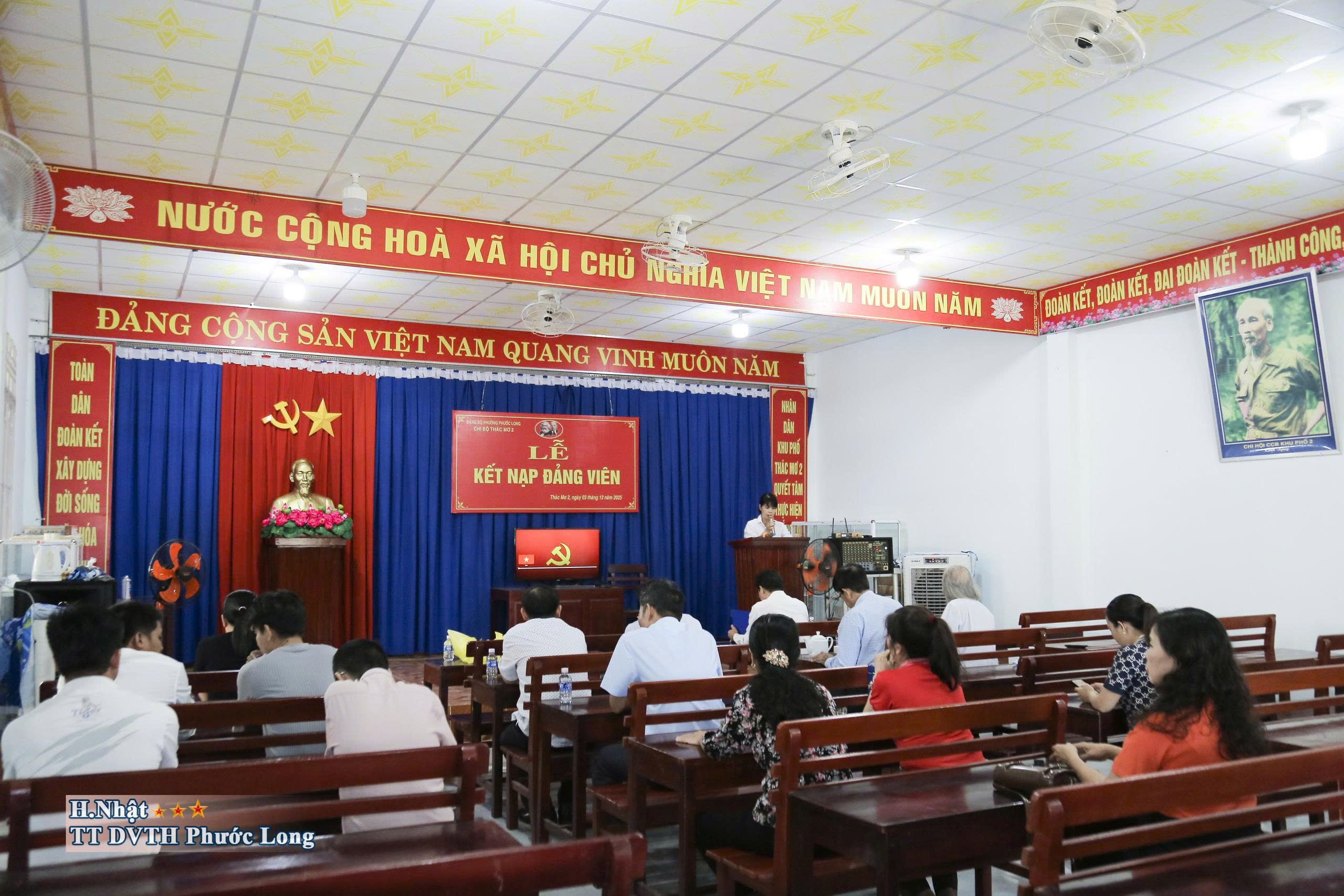 Chi bộ khu phố Thác Mơ 2 tổ chức Lễ kết nạp đảng viên