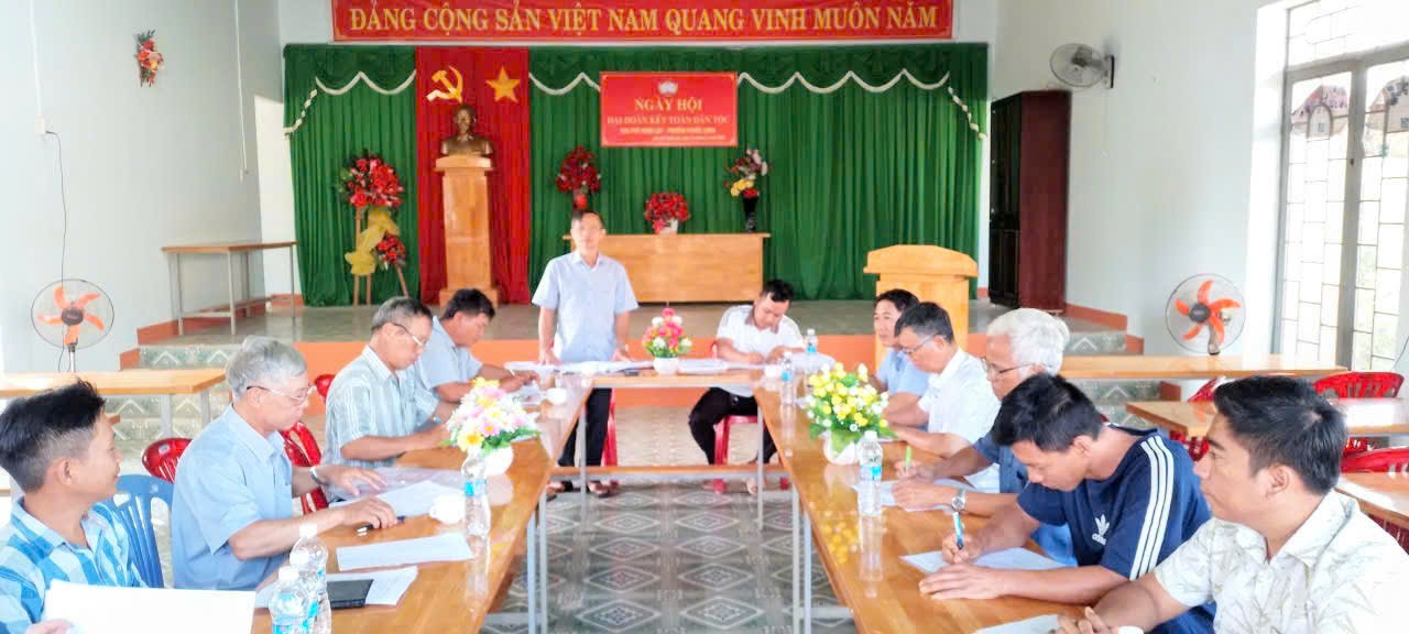 UVBTV Đảng ủy, Phó Chủ tịch UBND phường Đạng Xông Pha dự sinh hoạt kiểm điểm đảng viên cuối năm tại Chi bộ khu phố Hưng Lập