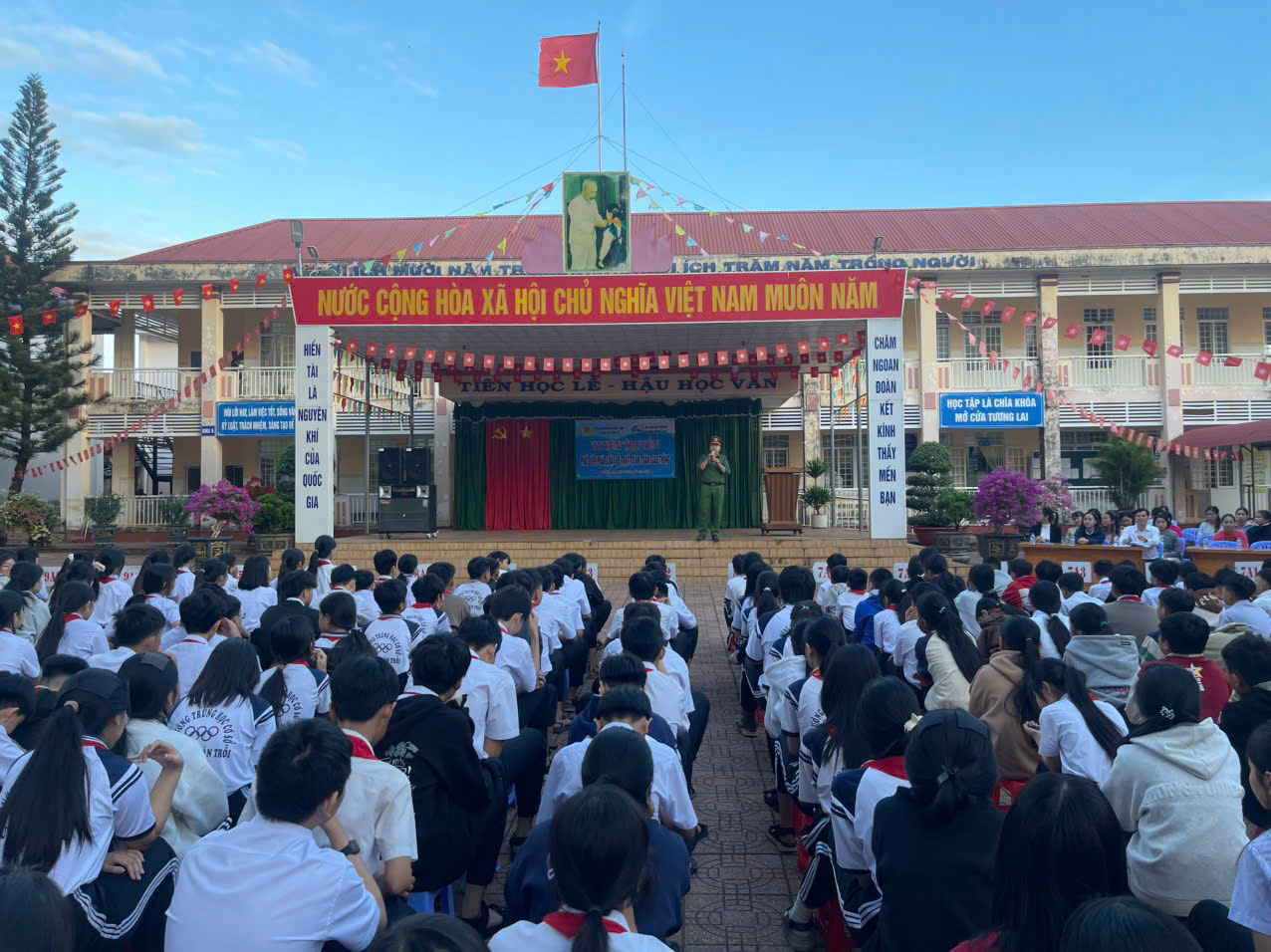 TUYÊN TRUYỀN PHÁP LUẬT VỀ AN TOÀN GIAO THÔNG CHO HỌC SINH TRƯỜNG THCS NGUYỄN VĂN TRỖI