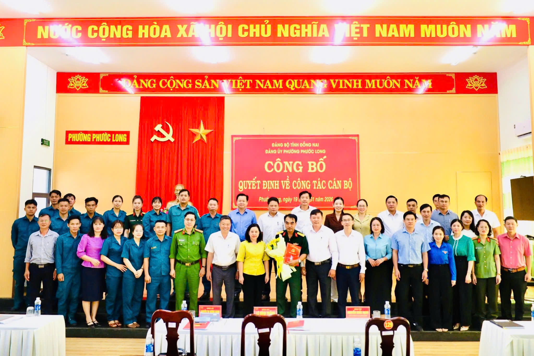 PHƯỜNG PHƯỚC LONG CÔNG BỐ QUYẾT ĐỊNH VỀ CÔNG TÁC CÁN BỘ