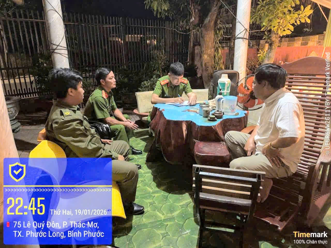 CÔNG AN PHƯỜNG PHƯỚC LONG TỔNG RÀ SOÁT, KIỂM TRA CƯ TRÚ TRÊN ĐỊA BÀN - “ĐI TỪNG NGÕ, GÕ TỪNG NHÀ”