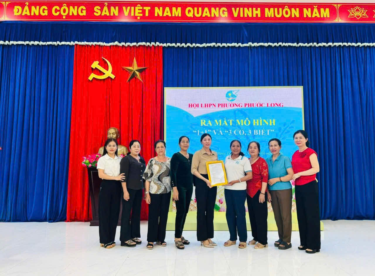 HỘI LHPN PHƯỜNG PHƯỚC LONG RA MẮT MÔ HÌNH “1+1” VÀ “3 CÓ, 3 BIẾT” TẠI CHI HỘI PHỤ NỮ KHU PHỐ LONG THỦY 3