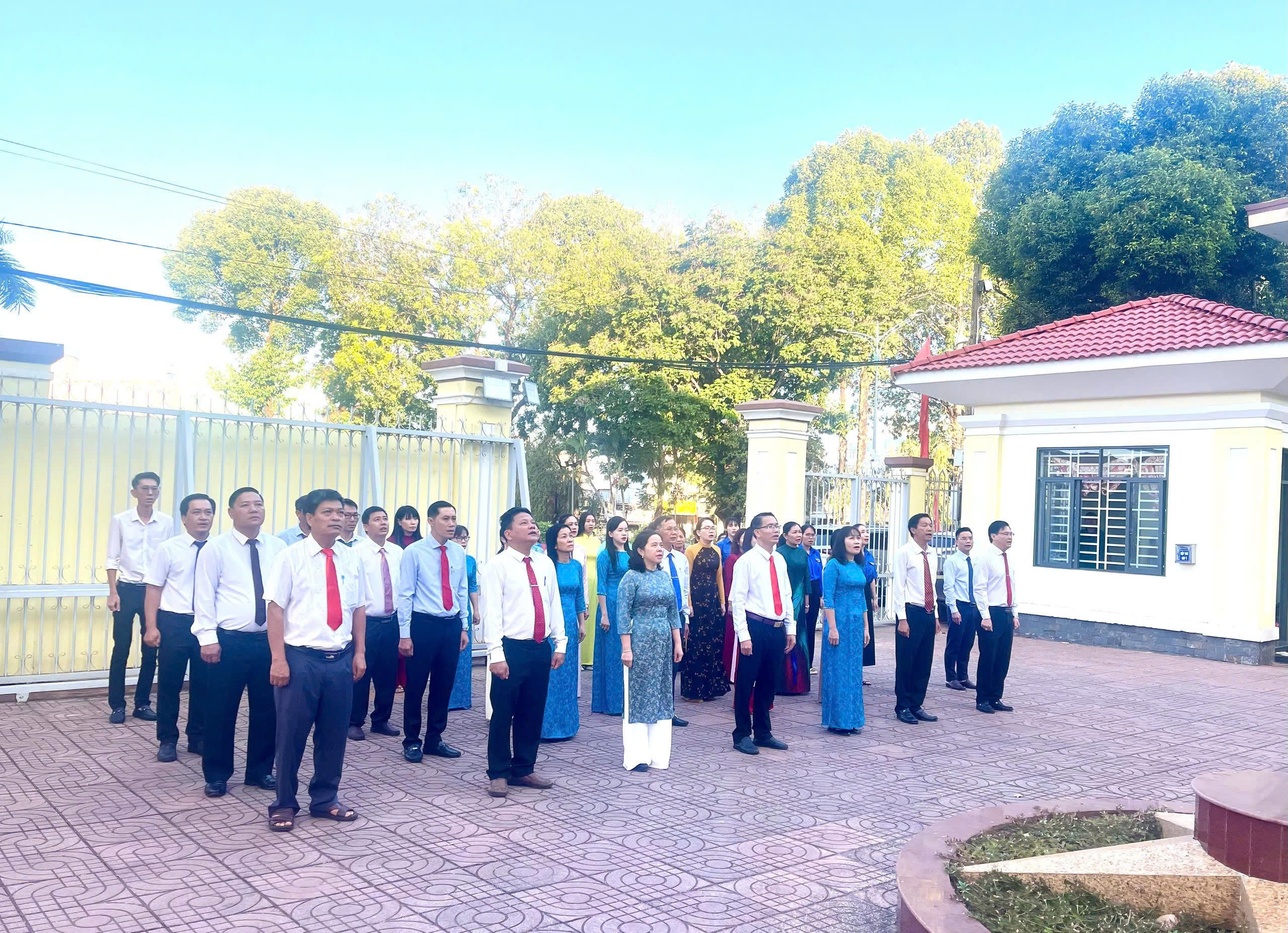 PHƯỜNG PHƯỚC LONG TỔ CHỨC LỄ CHÀO CỜ THÁNG 2 NĂM 2026 TỰ HÀO DƯỚI LÁ CỜ VẺ VANG CỦA ĐẢNG