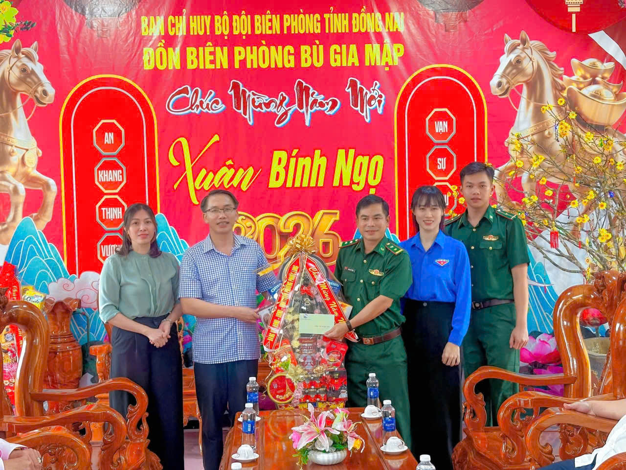 PHƯỜNG PHƯỚC LONG THĂM, CHÚC TẾT CÁC ĐỒN BIÊN PHÒNG