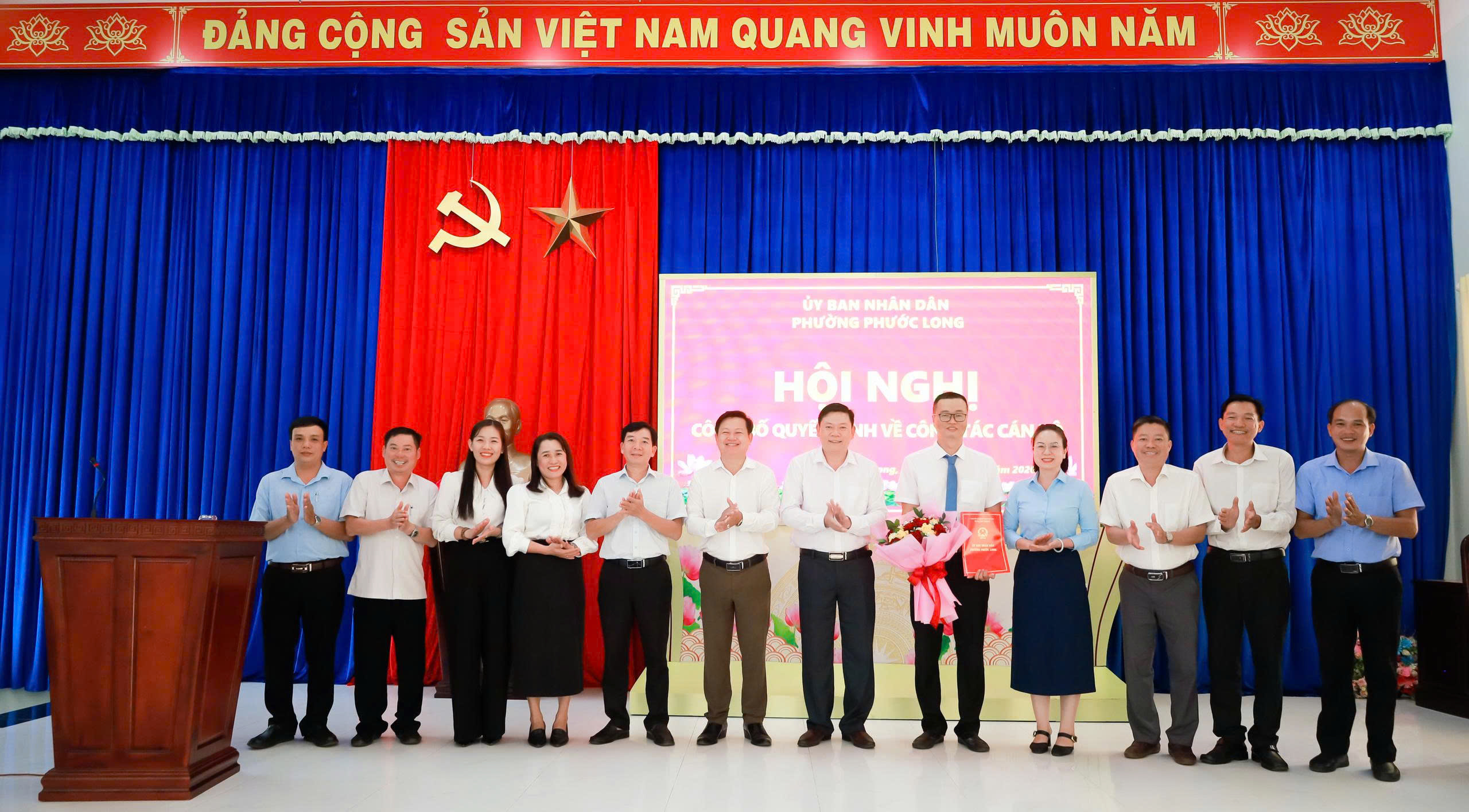 HỘI NGHỊ CÔNG BỐ QUYẾT ĐỊNH VỀ CÔNG TÁC CÁN BỘ