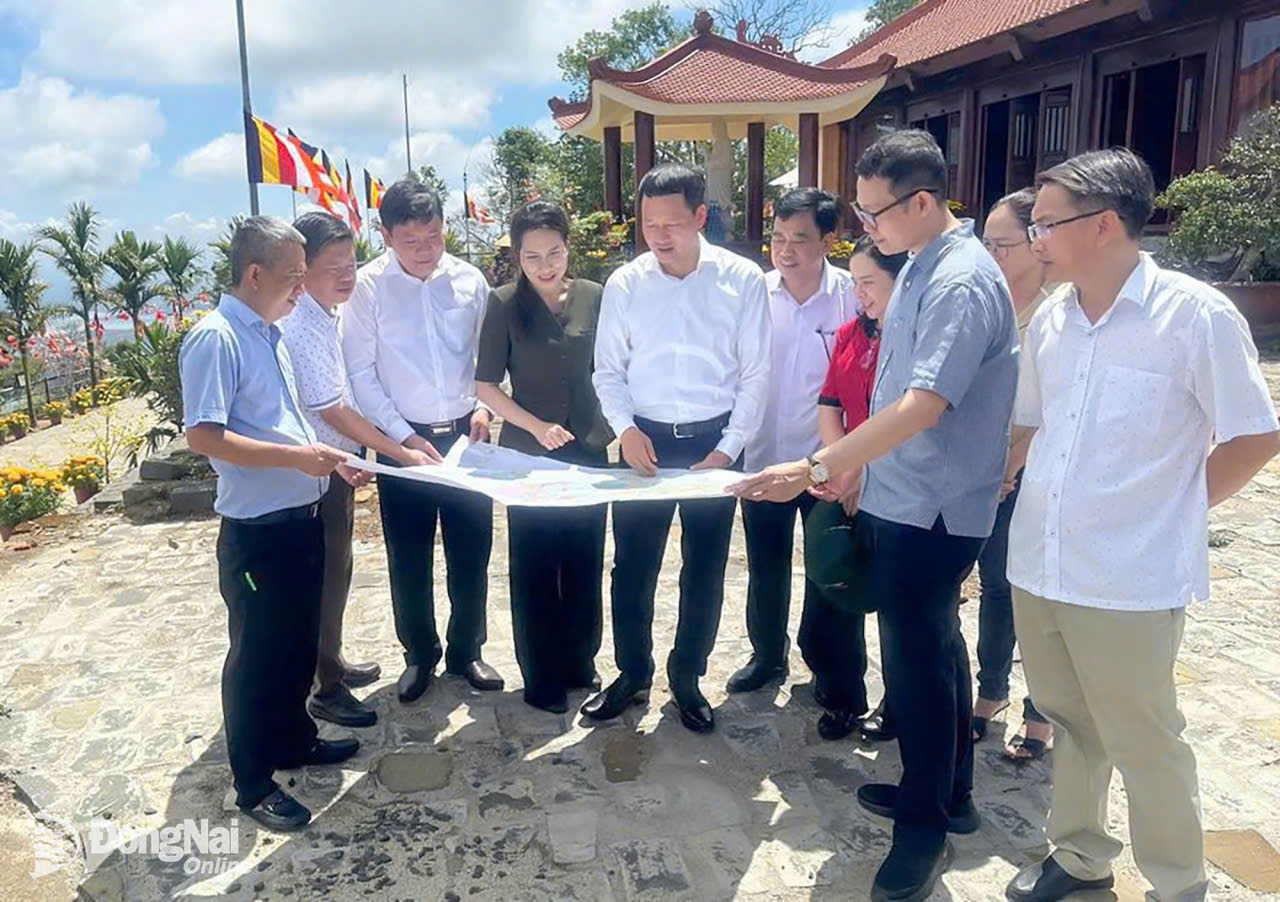 Bí thư Tỉnh ủy Vũ Hồng Văn khảo sát thực tế 2 phường Phước Bình và Phước Long