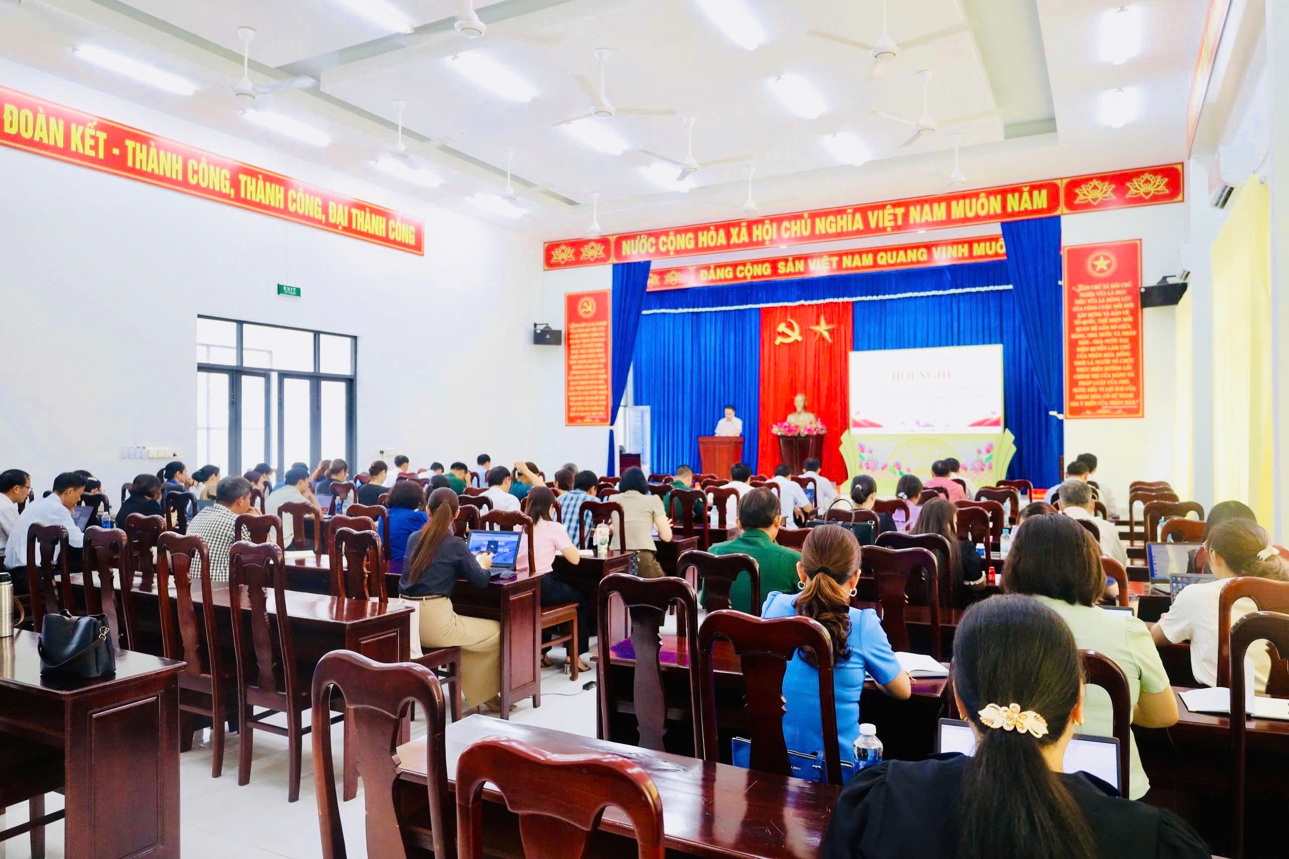 PHƯỚC LONG: ĐẨY MẠNH CHUYỂN ĐỔI SỐ TRONG CÔNG TÁC ĐẢNG