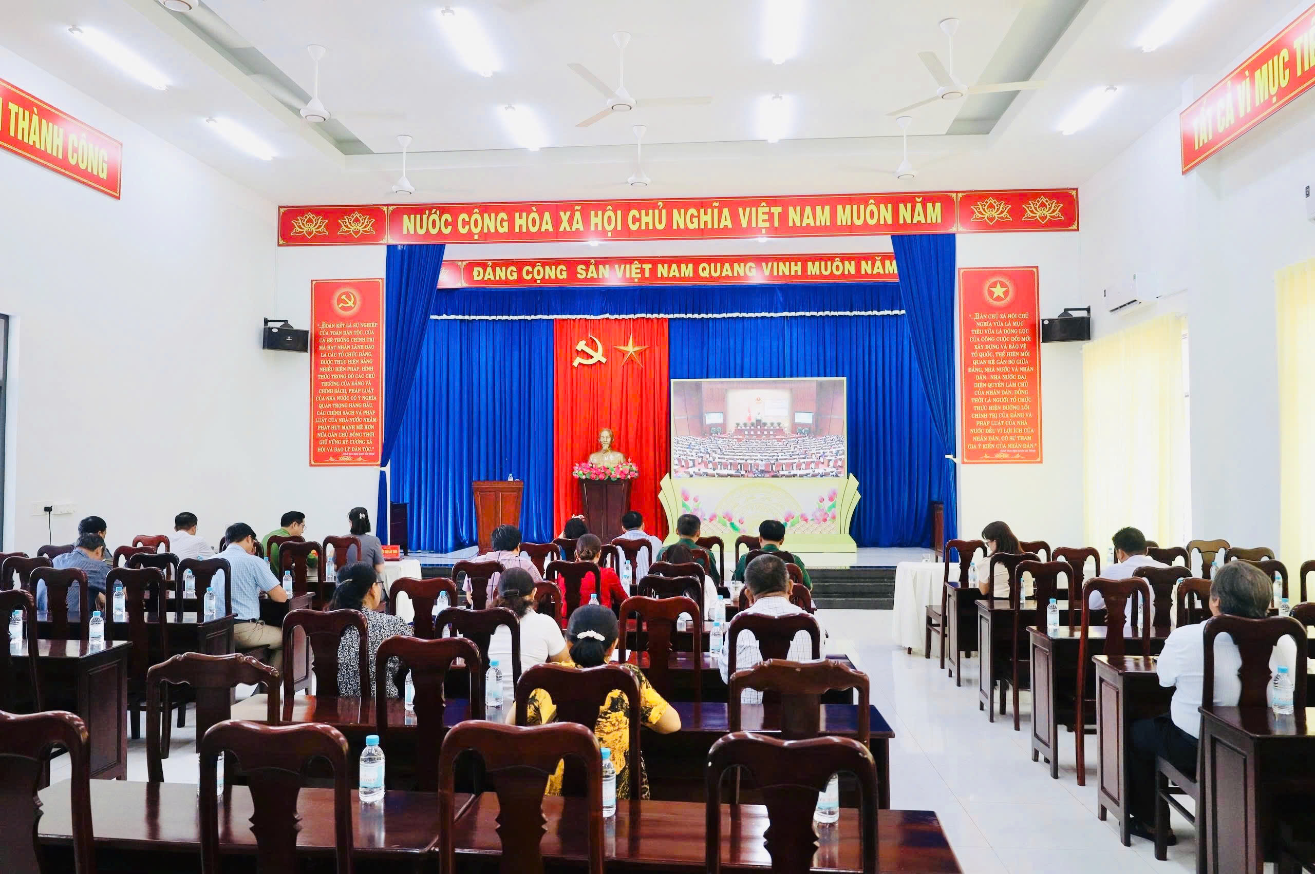 PHƯỚC LONG THAM DỰ TRỰC TUYẾN HỘI NGHỊ TOÀN QUỐC TỔNG KẾT CÔNG TÁC BẦU CỬ ĐẠI BIỂU QUỐC HỘI KHÓA XVI VÀ ĐẠI BIỂU HĐND CÁC CẤP NHIỆM KỲ 2026 – 2031