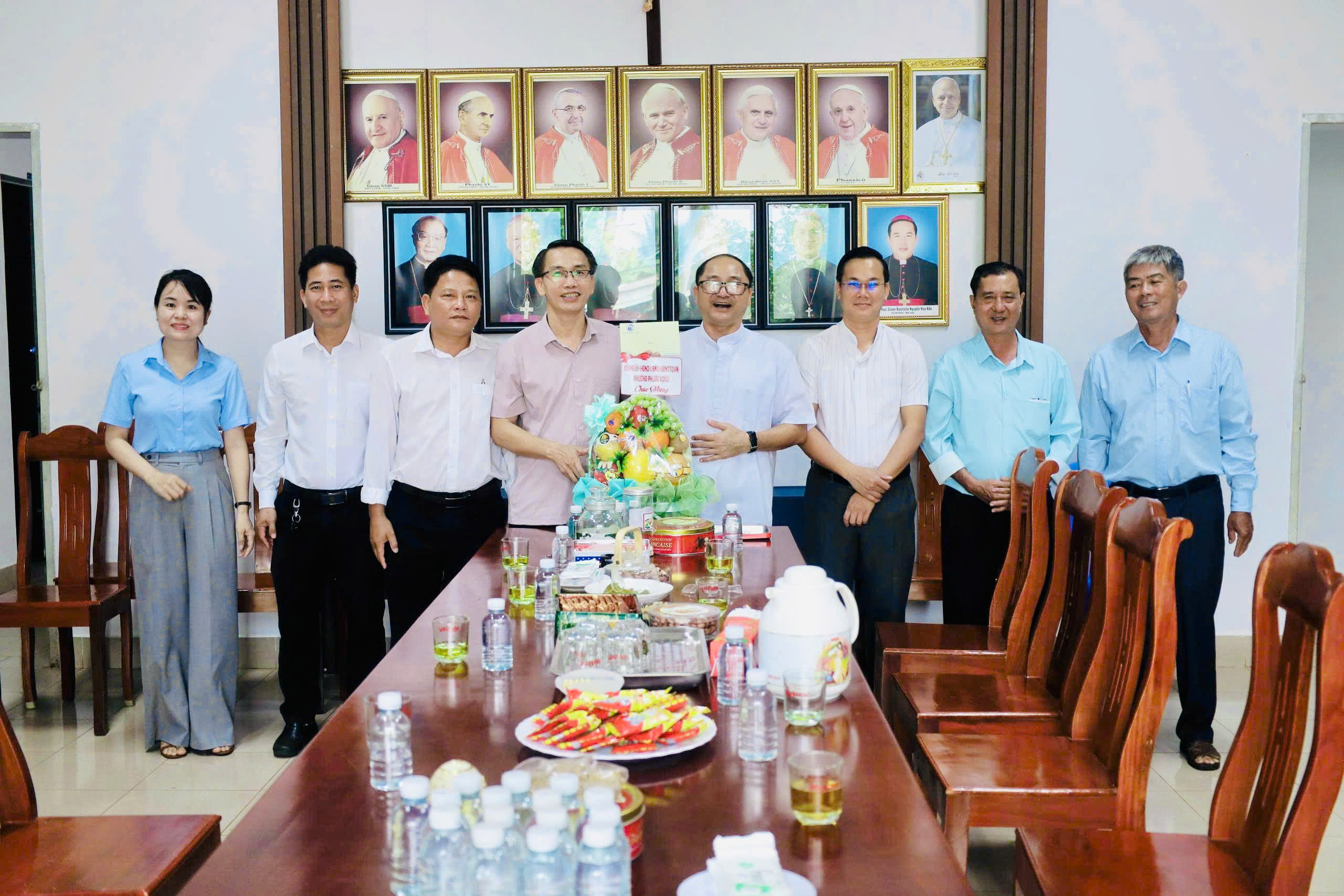 LÃNH ĐẠO PHƯỜNG PHƯỚC LONG THĂM, CHÚC MỪNG CÁC CƠ SỞ CÔNG GIÁO NHÂN DỊP LỄ PHỤC SINH NĂM 2026