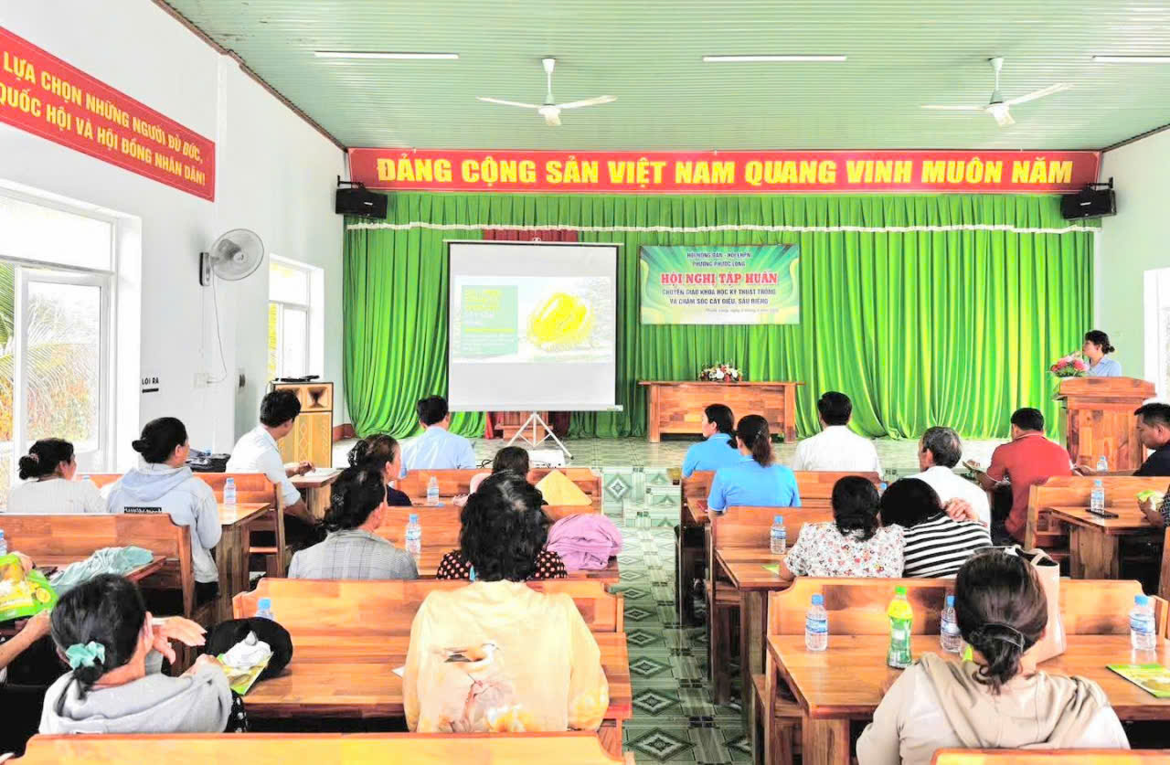 HỘI NÔNG DÂN VÀ HỘI LHPN PHƯỜNG PHƯỚC LONG PHỐI HỢP TỔ CHỨC HỘI NGHỊ TẬP HUẤN CHUYỂN GIAO KHOA HỌC KỸ THUẬT TRỒNG, CHĂM SÓC CÂY ĐIỀU VÀ SẦU RIÊNG
