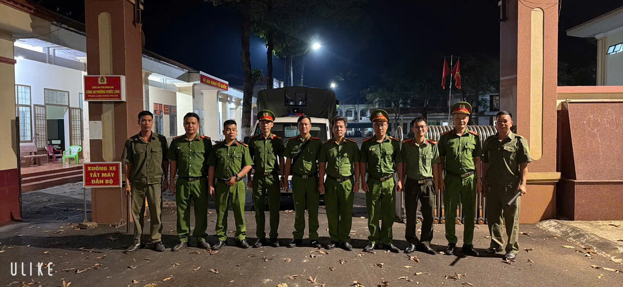 CÔNG AN PHƯỜNG PHƯỚC LONG RA QUÂN KIỂM TRA HÀNH CHÍNH, QUYẾT LIỆT BẢO ĐẢM AN NINH TRẬT TỰ ĐỊA BÀN