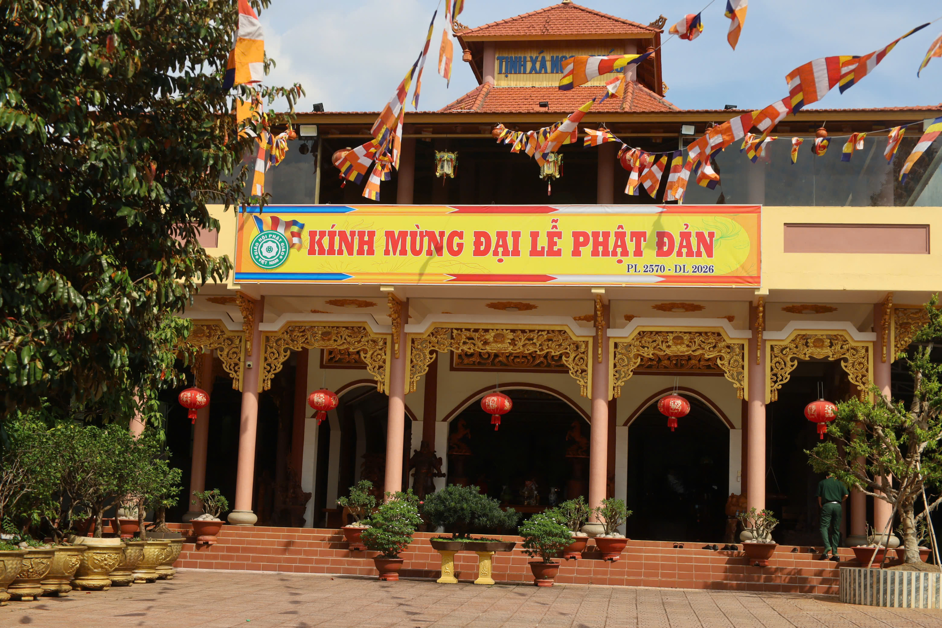 PHÓ BÍ THƯ THƯỜNG TRỰC ĐẢNG ỦY, CHỦ TỊCH HĐND PHƯỜNG PHƯỚC LONG THĂM, CHÚC MỪNG CÁC CƠ SỞ PHẬT GIÁO NHÂN ĐẠI LỄ PHẬT ĐẢN 2026