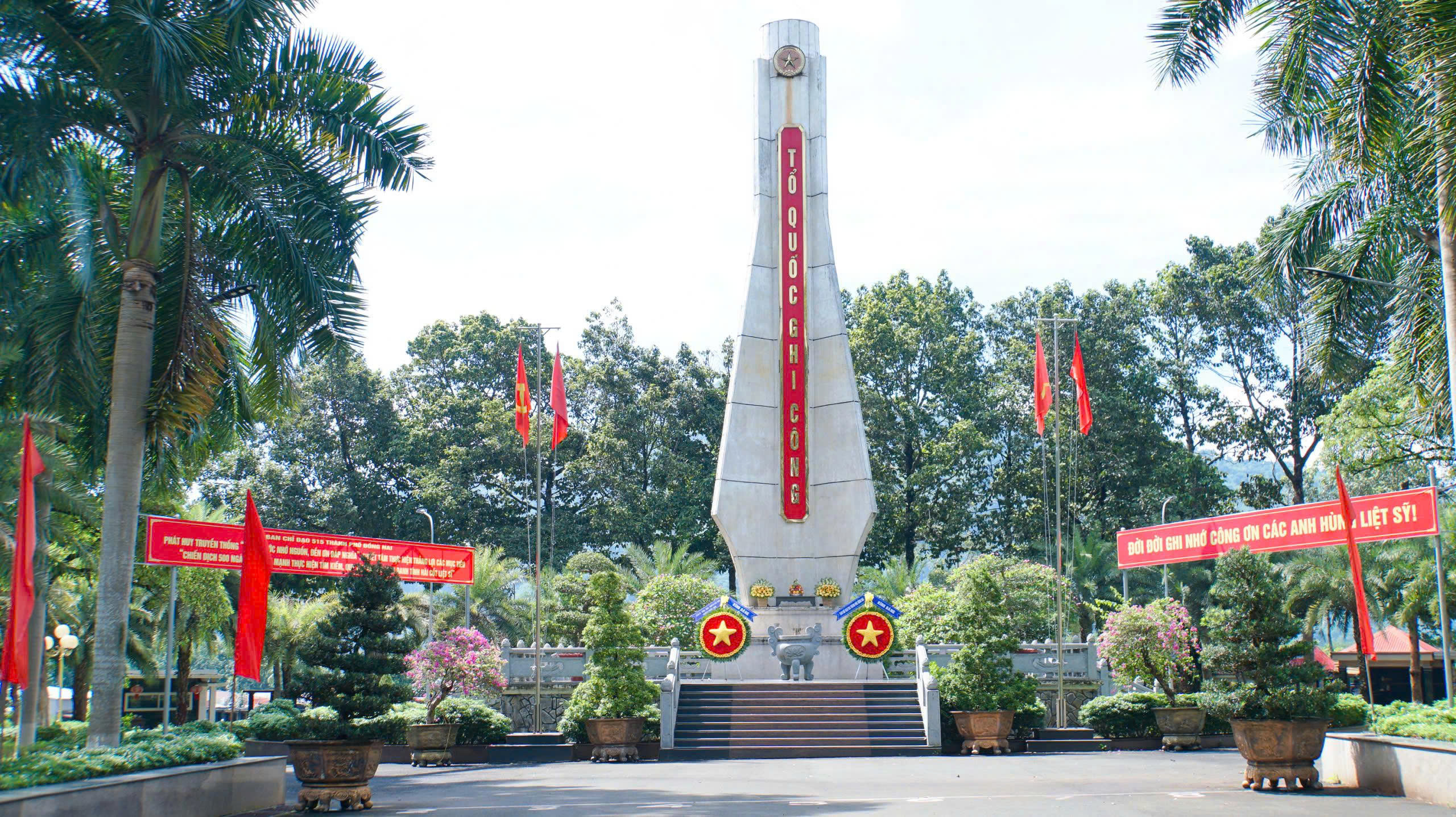 PHƯỚC LONG LỄ DÂNG HƯƠNG TƯỞNG NIỆM CÁC ANH HÙNG LIỆT SĨ TRƯỚC KHI LẤY MẪU HÀI CỐT LIỆT SĨ CHƯA XÁC ĐỊNH DANH TÍNH