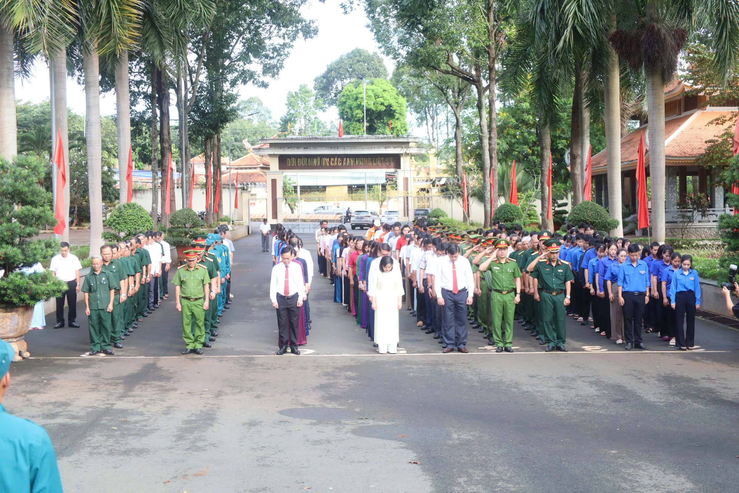 PHƯỜNG PHƯỚC LONG, PHƯỚC BÌNH DÂNG HƯƠNG, VIẾNG NGHĨA TRANG LIỆT SĨ NHÂN KỶ NIỆM 79 NĂM NGÀY THƯƠNG BINH - LIỆT SĨ (27/7/1947 - 27/7/2026)