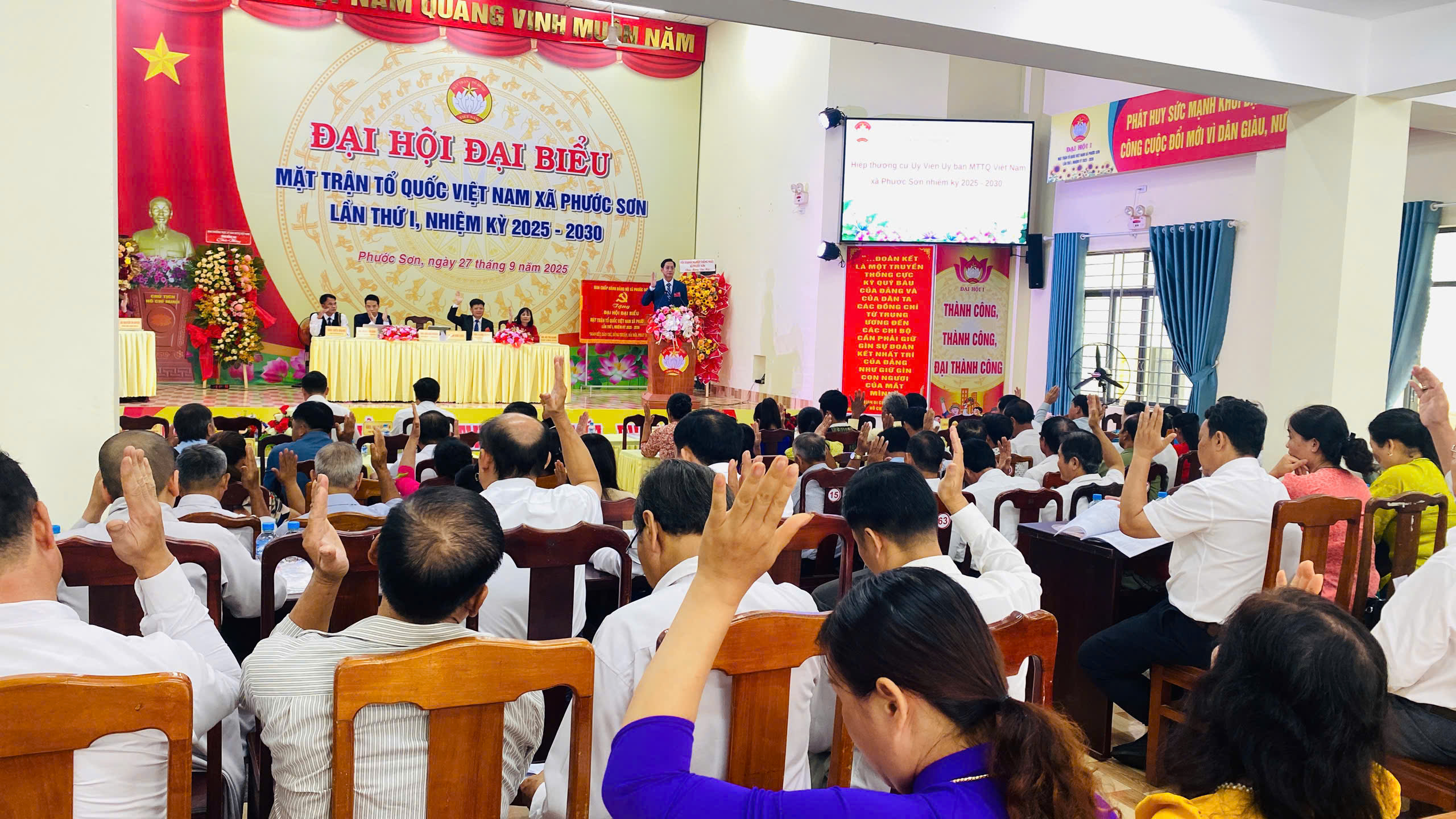 thông qua 2