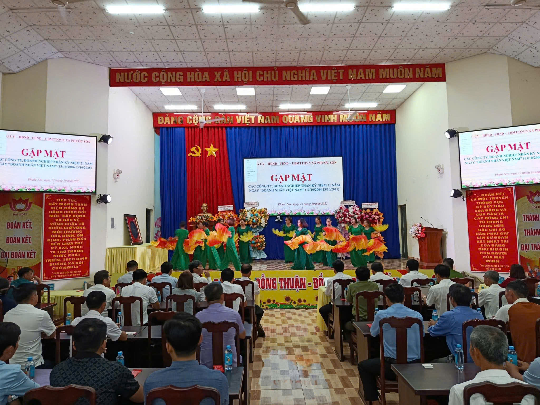 toàn cảnh