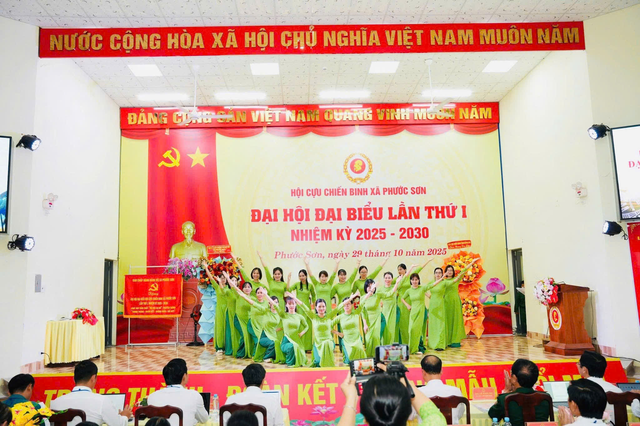 văn nghệ 2