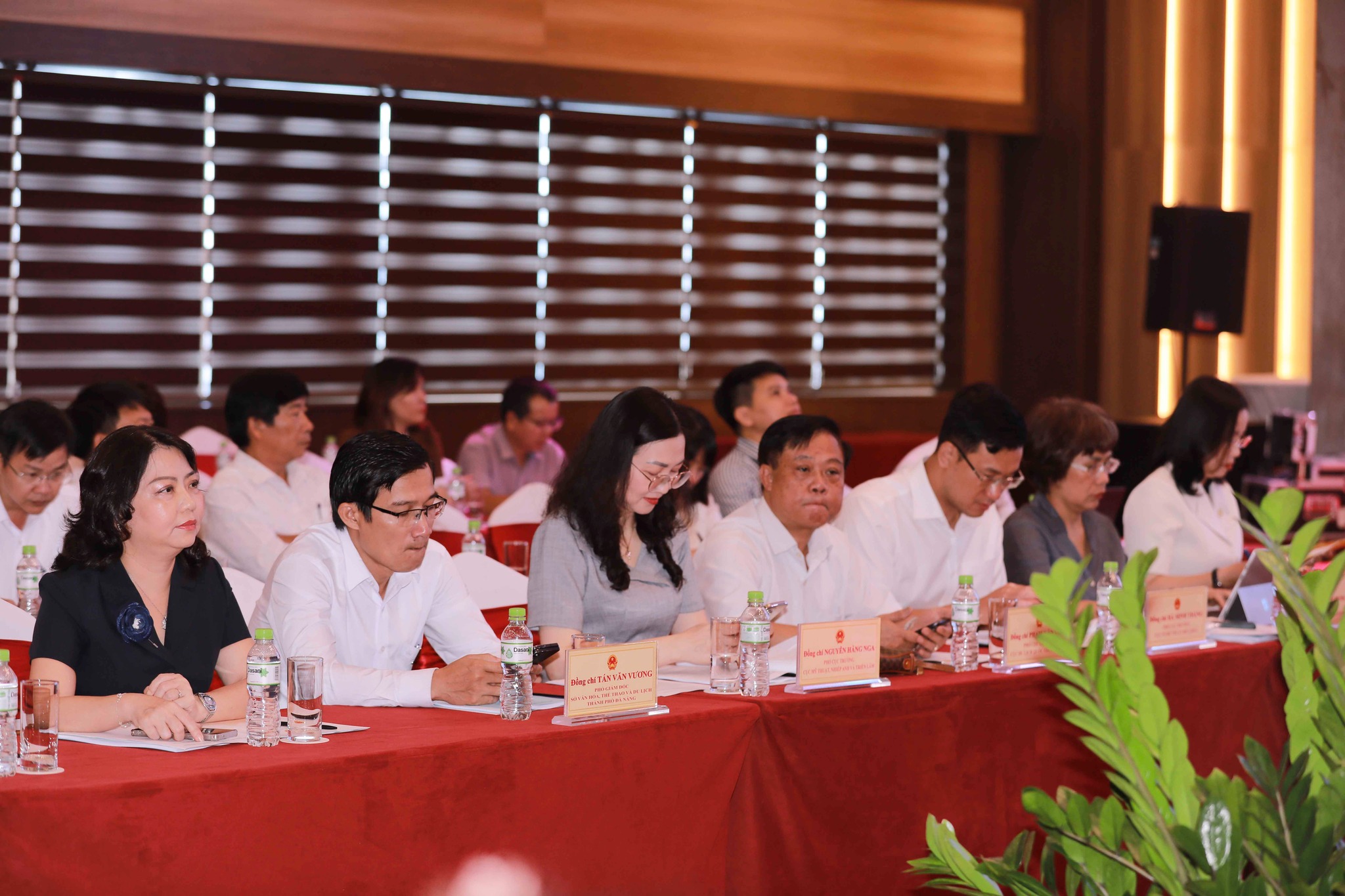 Các đại biểu tham dự hội nghị