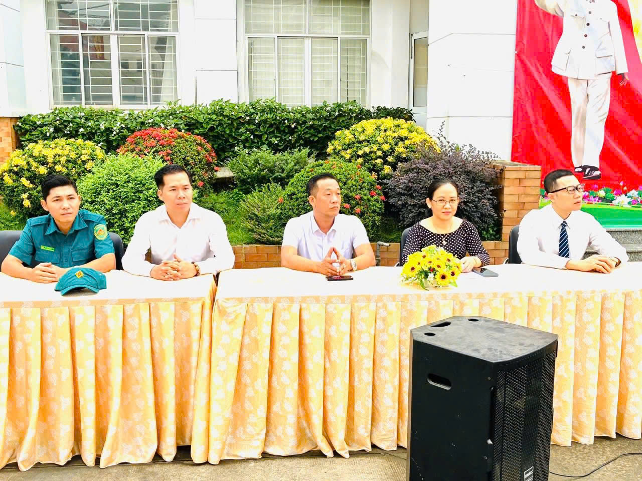 Các đồng chí lãnh đạo phường Phước Tân đến tham dự lễ ra quân.