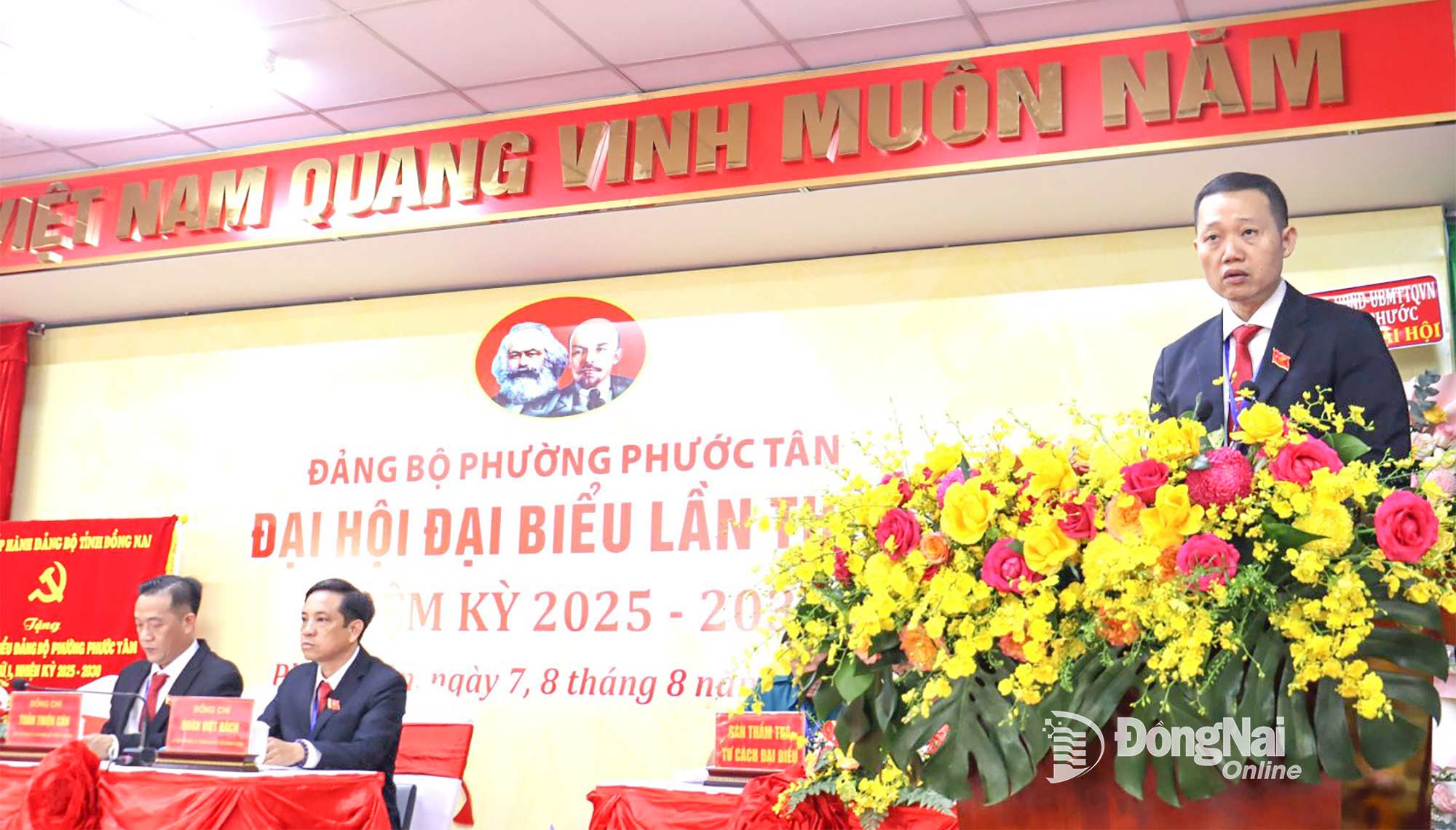 Bí thư Đảng ủy phường Phước Tân Nguyễn Phong An phát biểu khai mạc đại hội. Ảnh: Nguyệt Hà