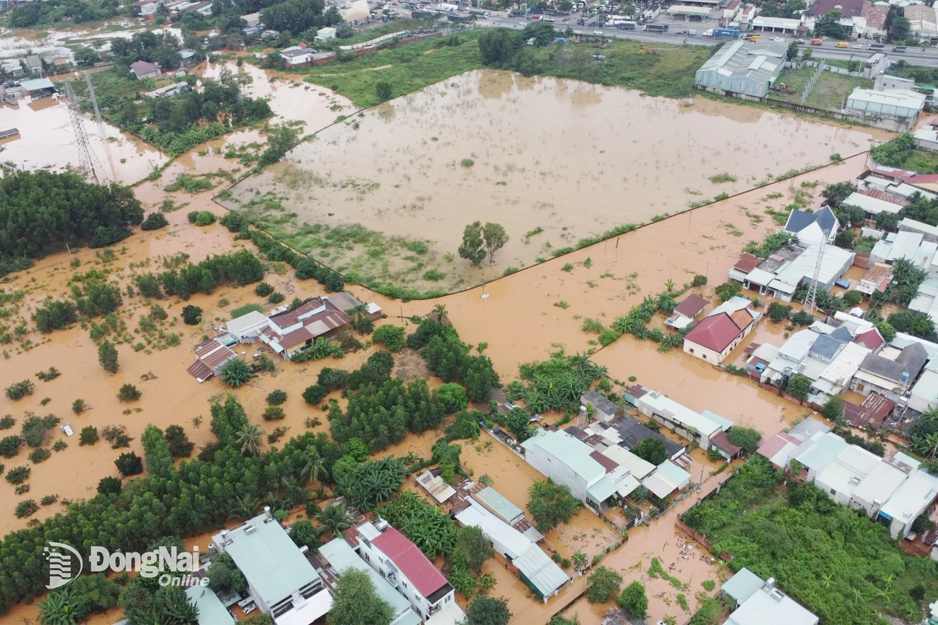 Ngập diện rộng tại phường Phước Tân. Ảnh: Hoàng Lộc