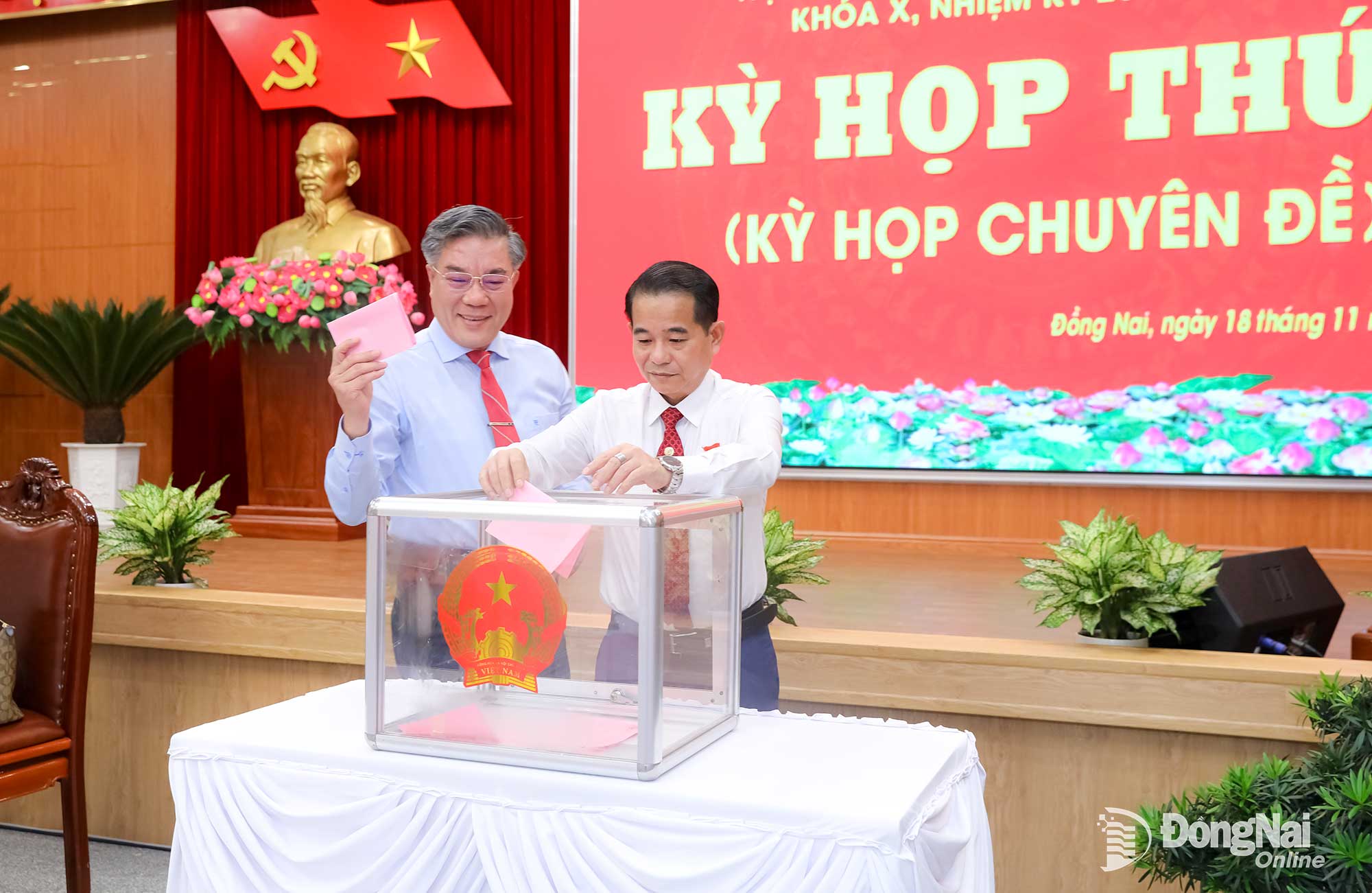 Đồng chí Thái Bảo, Phó Bí thư Tỉnh ủy, Trưởng ban Tổ chức Tỉnh ủy Đồng Nai bỏ phiếu bầu chức danh Chủ tịch UBND tỉnh Đồng Nai nhiệm kỳ 2021-2026. Ảnh: Huy Anh