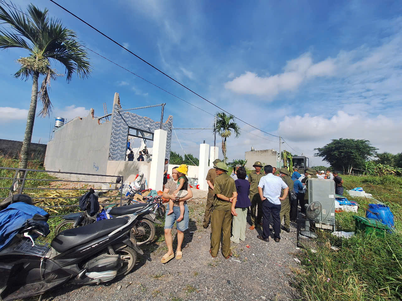 Các ban nghành đang Cưỡng chế nhà ông Nguyễn Viết Sơn