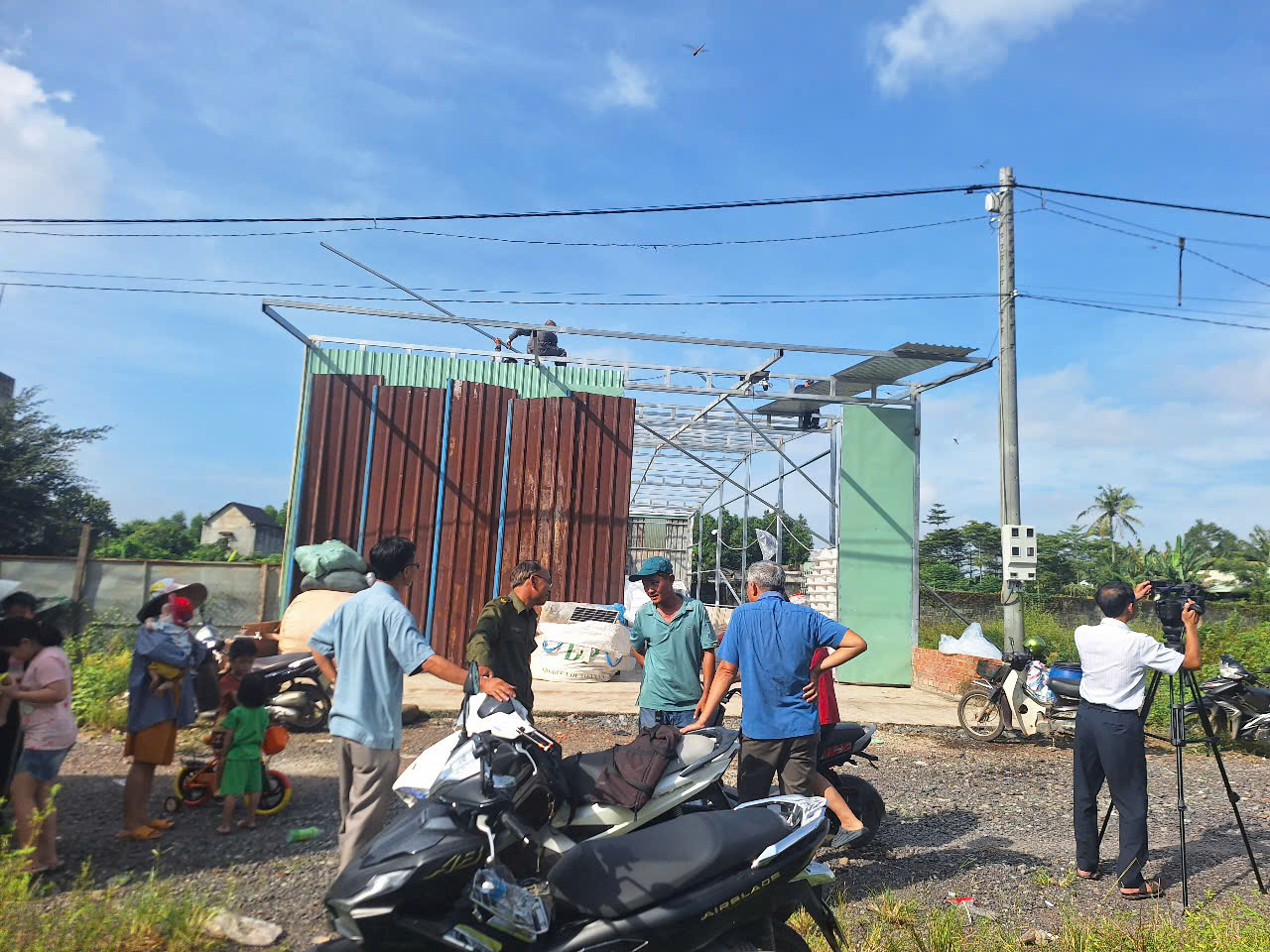 Các ban nghành đang Cưỡng chế nhà ông Nguyễn Viết Sơn