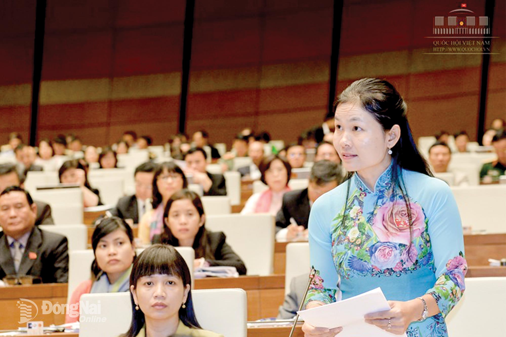 Đồng chí Tôn Ngọc Hạnh (hiện là Ủy viên dự khuyết Trung ương Đảng, Phó Bí thư Thường trực Tỉnh ủy, Chủ tịch HĐND tỉnh Đồng Nai) phát biểu tại Kỳ họp thứ 2, Quốc hội khóa XIV, thời điểm tháng 11-2016, khi đồng chí là Phó Trưởng đoàn chuyên trách Đoàn Đại biểu Quốc hội tỉnh Bình Phước. Ảnh: Trần Th