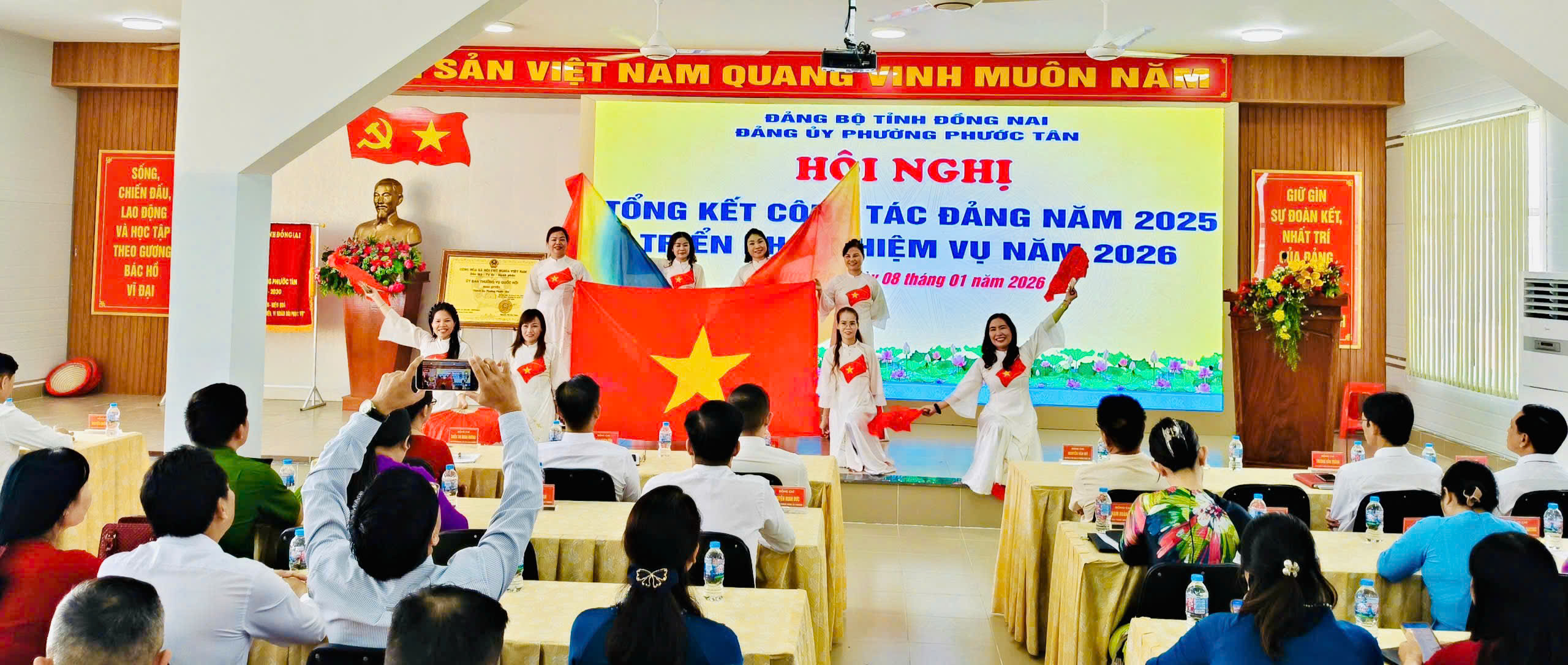 ăn nghệ chào mừng