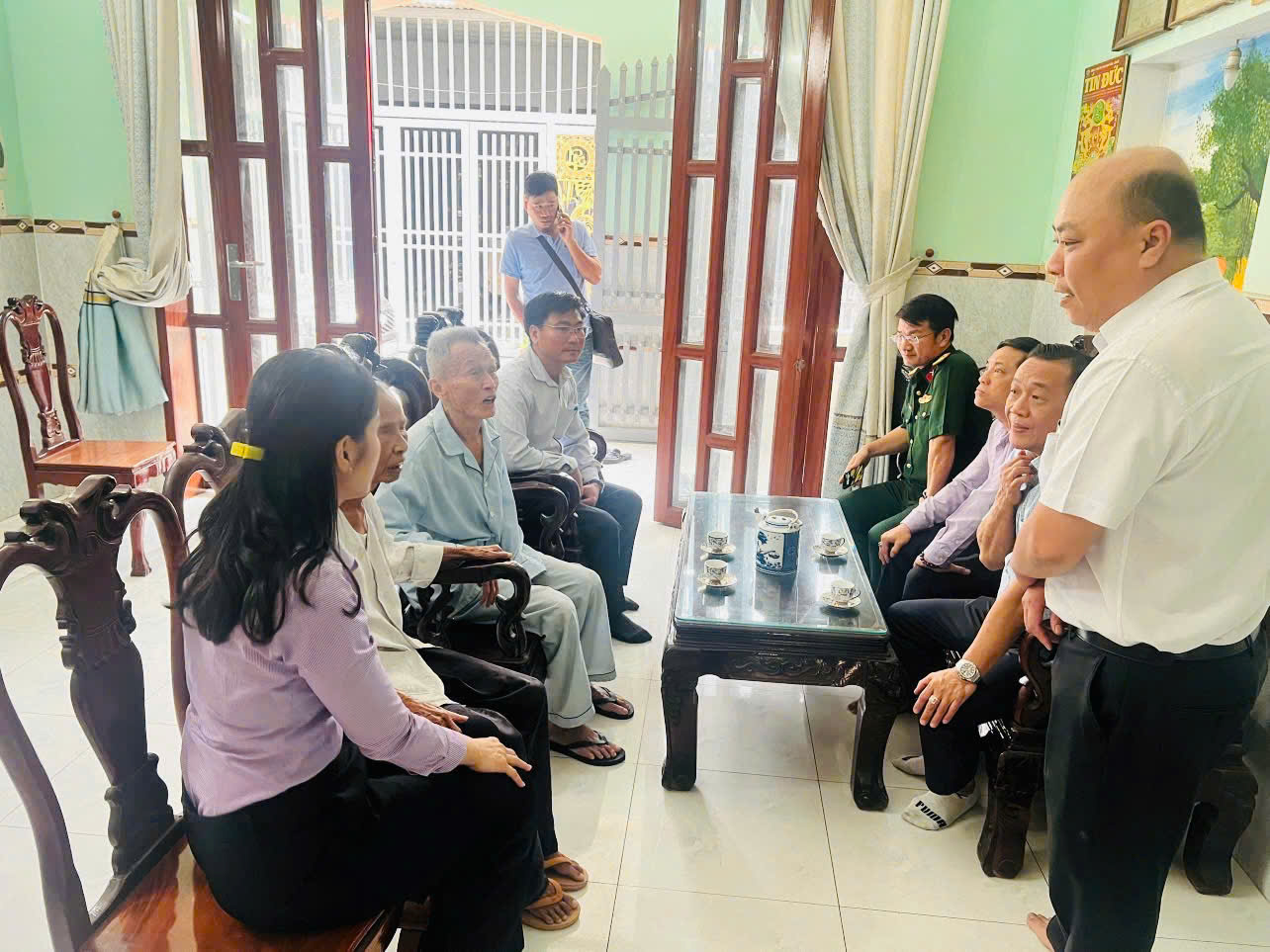 Đoàn thăm hỏi, chúc sức khỏe các đồng chí Đảng viên cao tuổi