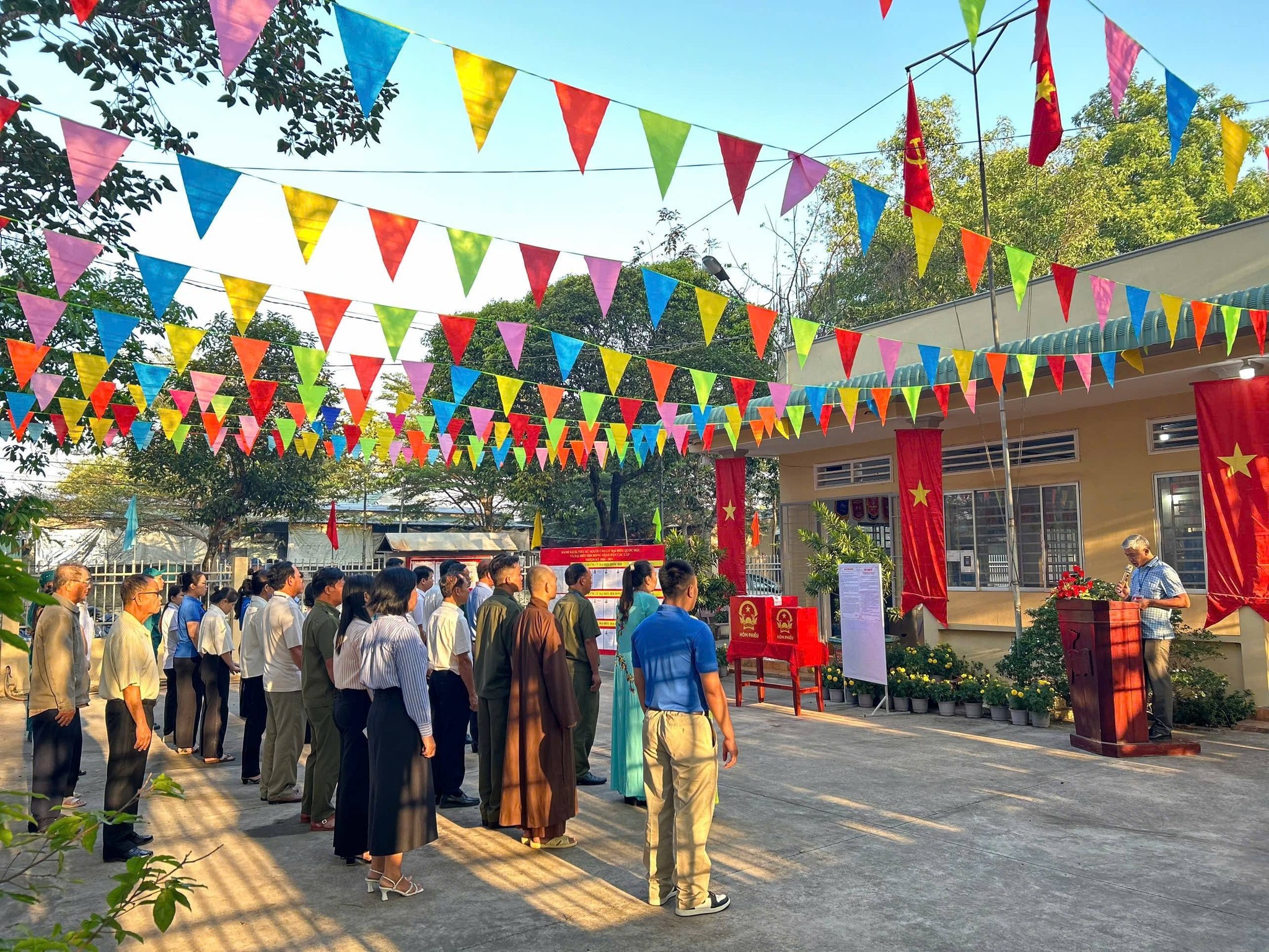 Không khí trước giờ khai mạc - Rộn ràng Ngày hội Non sông 15/3