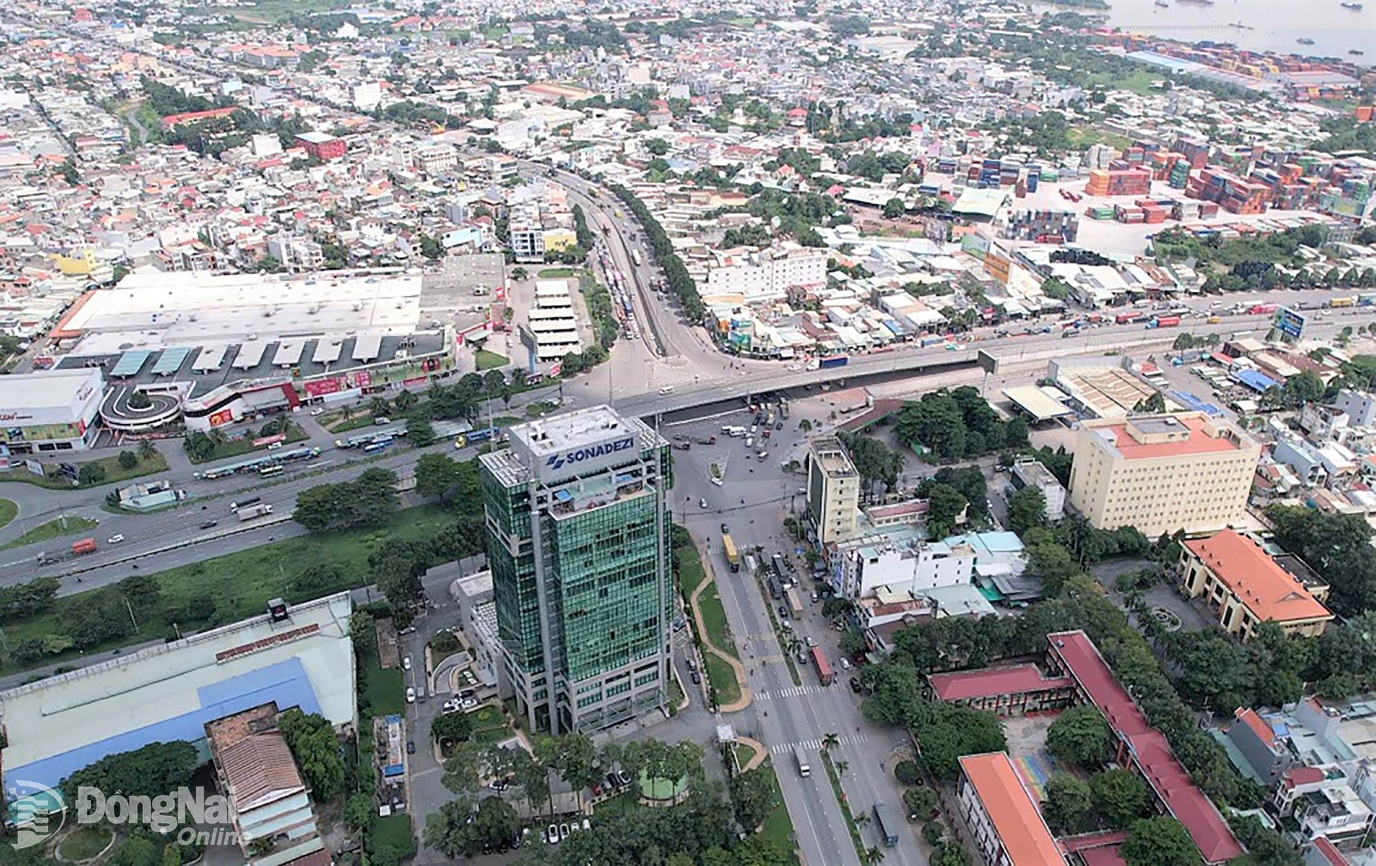 Dự án Đường trên cao dọc quốc lộ 51 từ ngã tư Vũng Tàu đến nút giao đường Võ Nguyên Giáp với cao tốc Biên Hòa - Vũng Tàu có điểm đầu tại đường Lê Văn Duyệt, thuộc phường Trấn Biên. Ảnh: Phạm Tùng