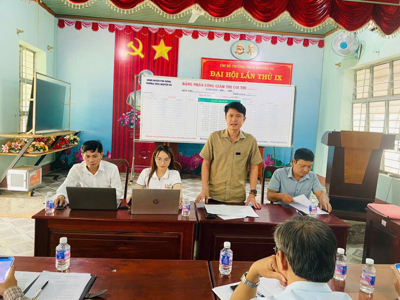 PHÚ RIỀNG: KIỂM TRA CÔNG TÁC CHUẨN BỊ NĂM HỌC 2025–2026 TẠI CÁC TRƯỜNG HỌC TRÊN ĐỊA BÀN XÃ