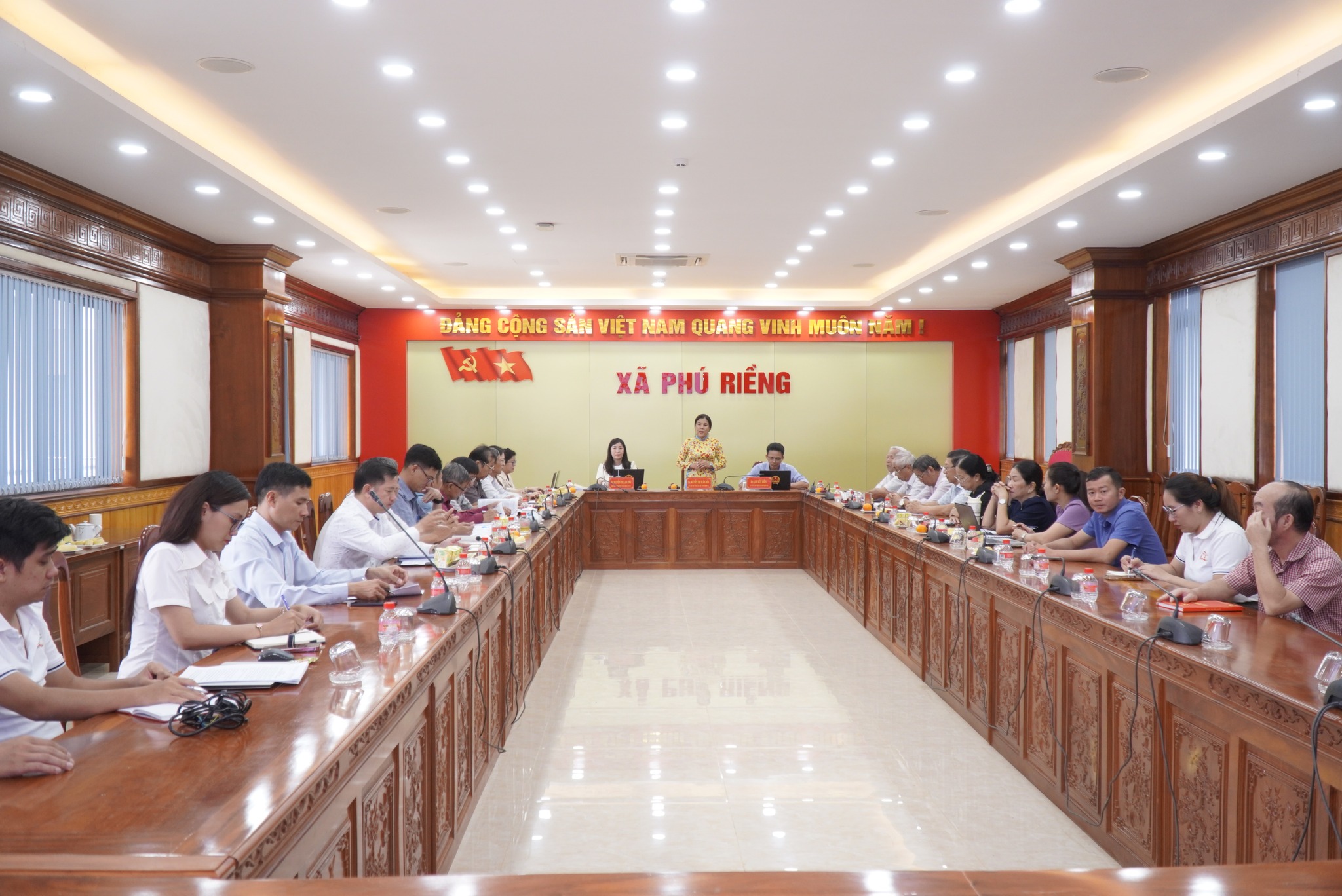 XÃ PHÚ RIỀNG TỔ CHỨC LẤY Ý KIẾN GÓP Ý CÁC ĐỒNG CHÍ NGUYÊN LÃNH ĐẠO, CÁN BỘ HƯU TRÍ VÀO DỰ THẢO VĂN KIỆN ĐẠI HỘI ĐẢNG BỘ XÃ, NHIỆM KỲ 2025-2030