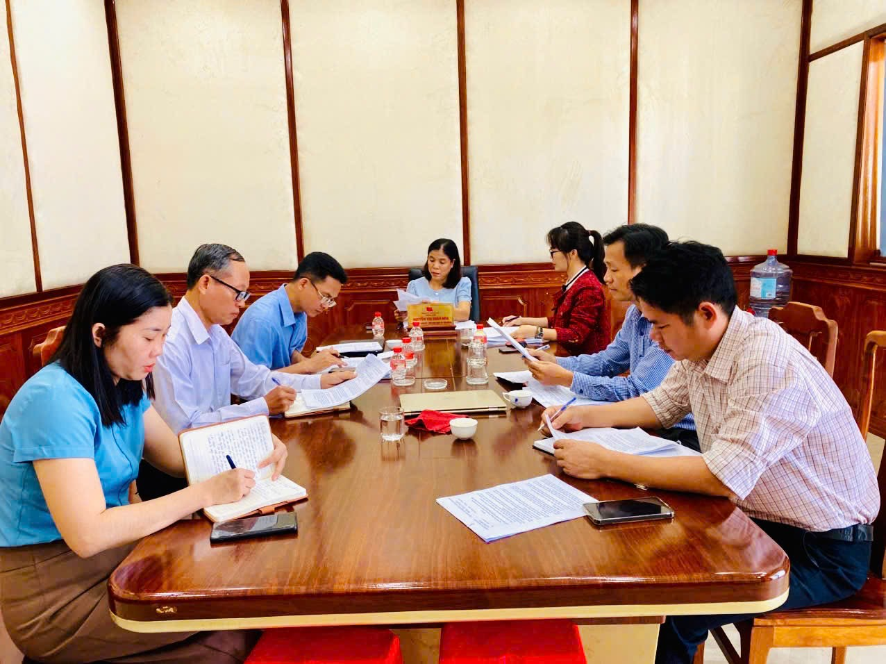 Thảo luận nội dung công tác bầu cử