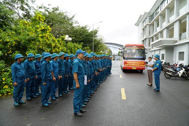 Động viên lực lượng dân quân trước khi xuất quân