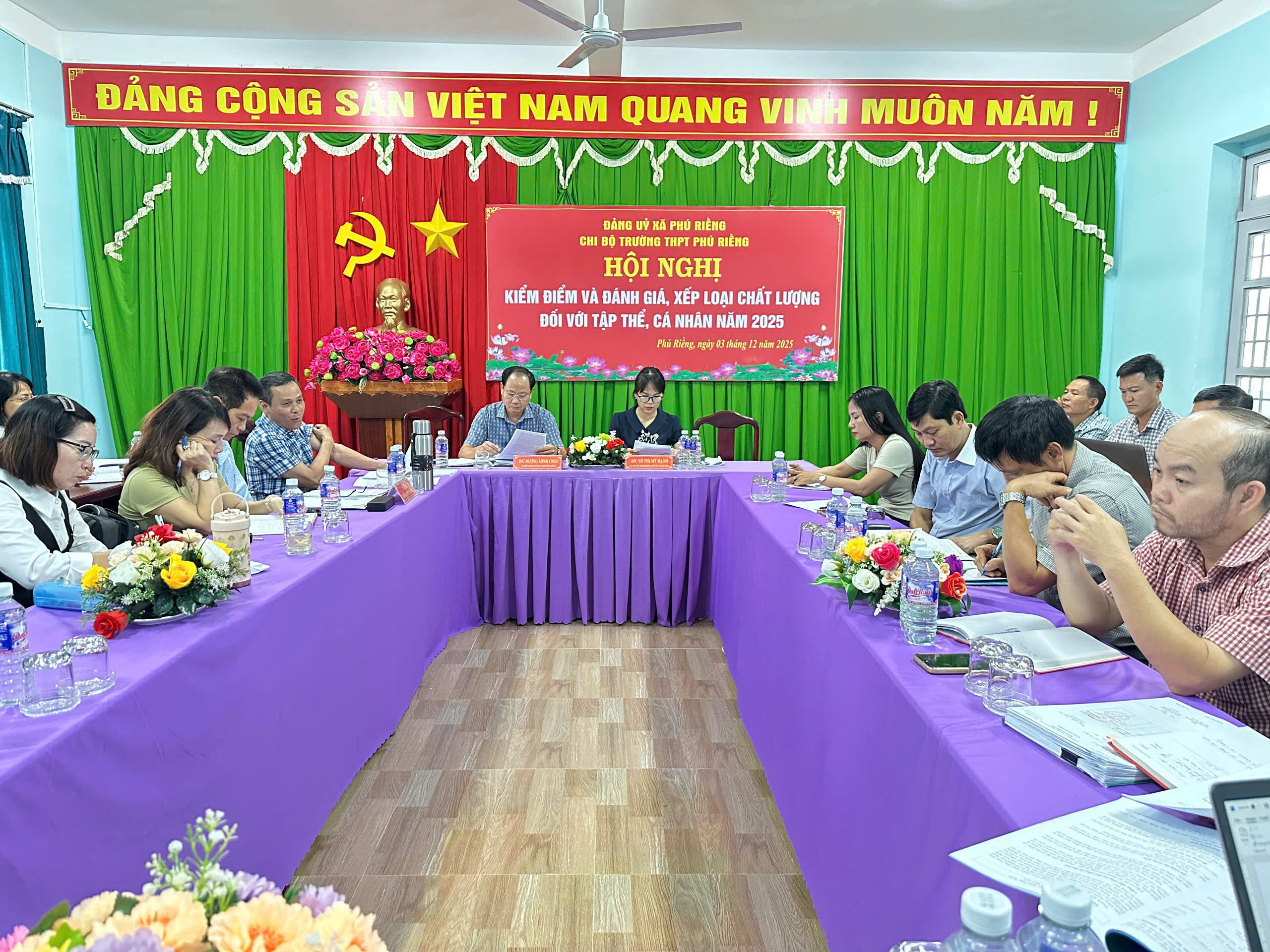 Sinh hoạt Chi bộ THPT Phú Riềng