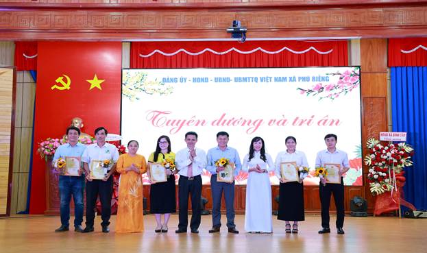 Đại diện doanh nghiệp đóng góp