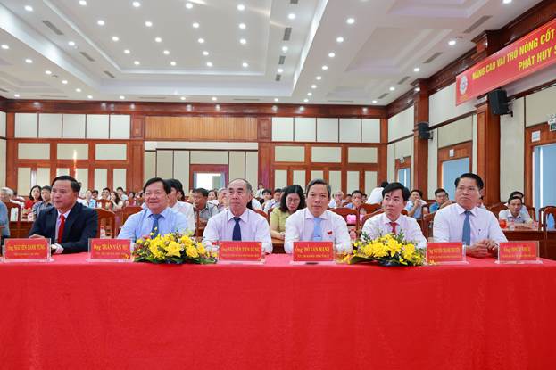 Lãnh đạo tham dự hội nghị