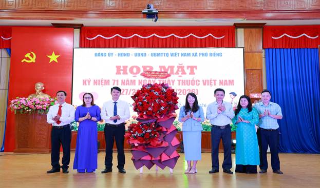 Lãnh đạo xã dự họp mặt kỷ niệm ngày Thầy thuốc Việt Nam