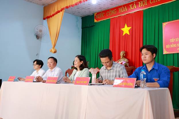 Các ứng cử viên HĐND xã tham dự hội nghị tiếp xúc cử tri