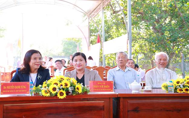 Lãnh đạo dự khai mạc và bỏ phiếu