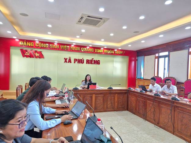 Đồng chí Nguyễn Thị Lan Anh – Phó Bí thư Thường trực Đảng ủy, Chủ tịch HĐND xã chủ trì Hội nghị