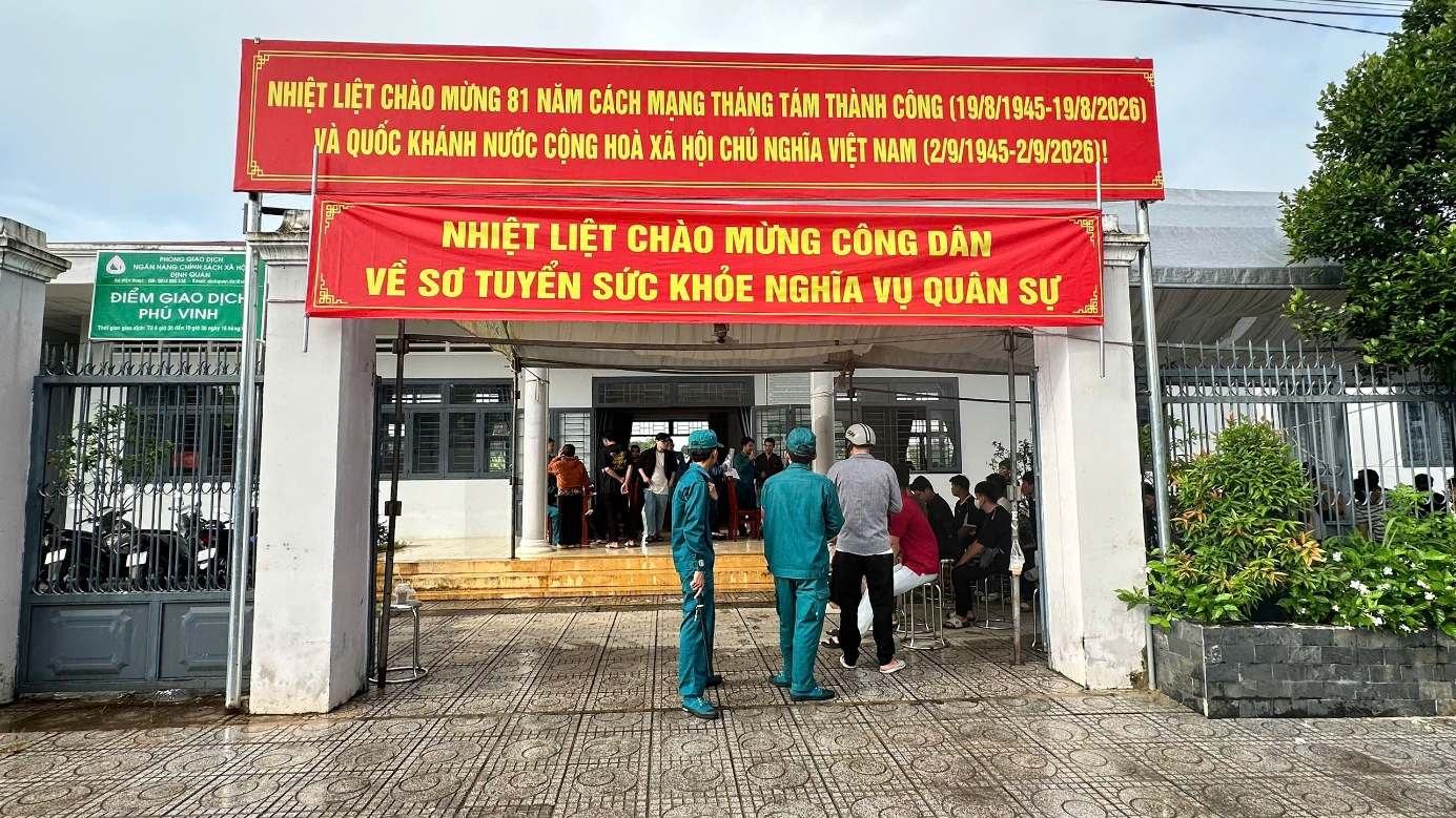 People standing in front of a banner

AI-generated content may be incorrect.