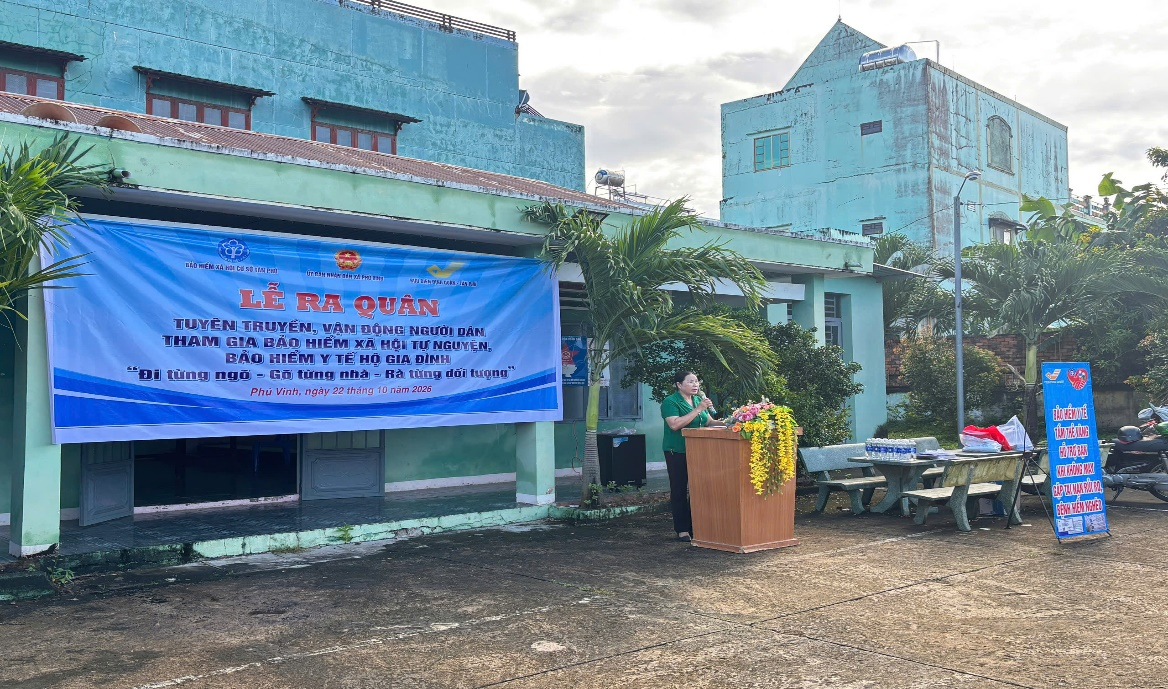 XÃ PHÚ VINH RA QUÂN TUYÊN TRUYỀN, VẬN ĐỘNG NGƯỜI DÂN THAM GIA BẢO HIỂM XÃ HỘI, BẢO HIỂM Y TẾ VÀ CÀI ĐẶT ỨNG DỤNG DC 4.0