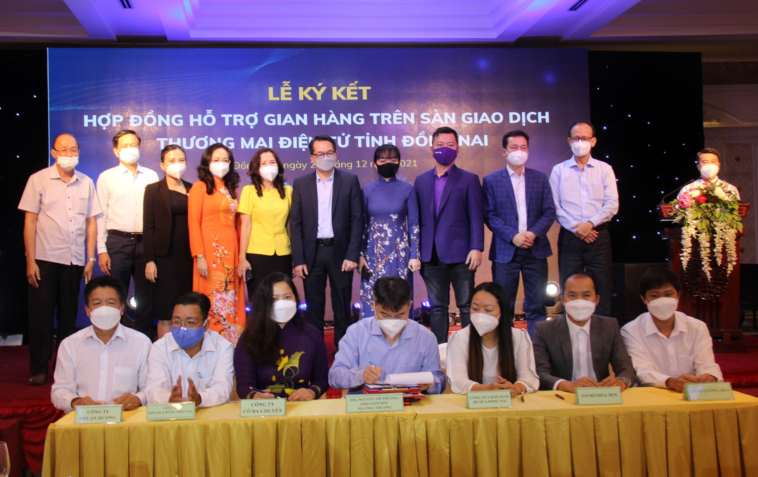 H2- Le ky ket dai dien cac DN tham gia tren san giao dich TMDT tinh DN.jpg?t=1762423302